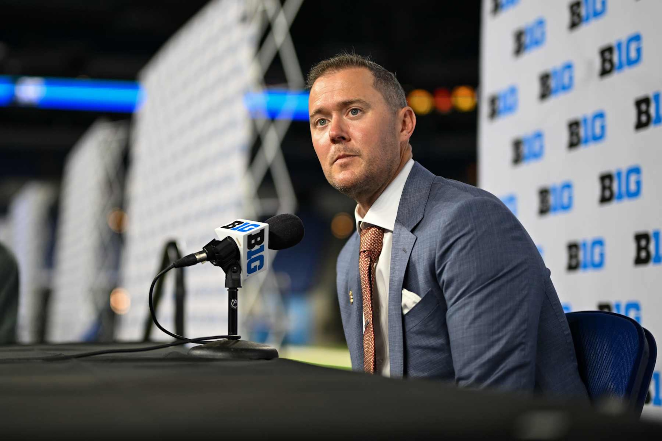 INDIANAPOLIS, IN - JULY 24: USC Trojans Head Coach Lincoln Riley speaks during the 2024 Big Ten Media Days on July 24, 2024 at Lucas Oil Stadium in Indianapolis, IN. (Photo by James Black/Icon Sportswire via Getty Images)