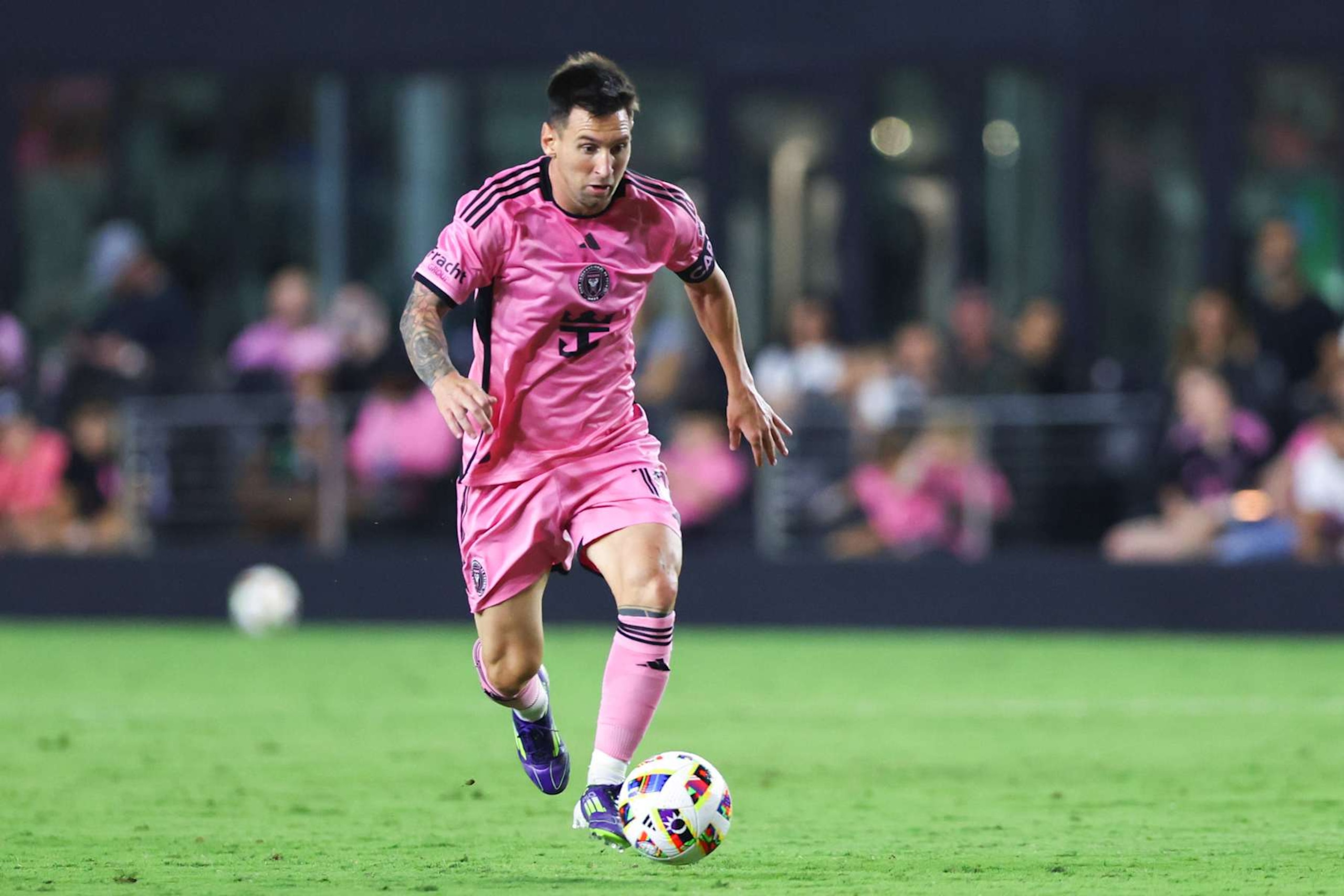 FORT LAUDERDALE, FLORIDA - JUNE 01: Lionel Messi #10 of Inter Miami controls the ball during the second half of the game against St. Louis City at Chase Stadium on June 01, 2024 in Fort Lauderdale, Florida. (Photo by Megan Briggs/Getty Images) FORT LAUDERDALE, FLORIDA - JUNE 01: Lionel Messi #10 of Inter Miami controls the ball during the second half of the game against St. Louis City at Chase Stadium on June 01, 2024 in Fort Lauderdale, Florida. (Photo by Megan Briggs/Getty Images)