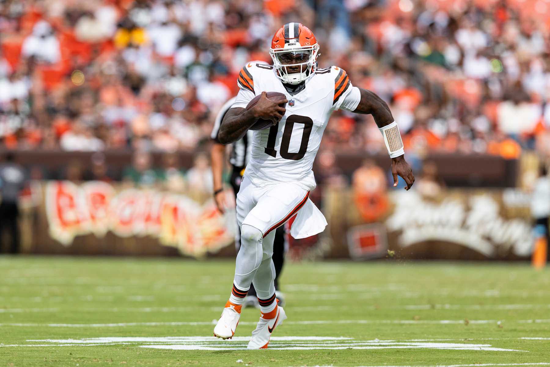 CLEVELAND, OHIO - AUGUST 10: Tyler Huntley #10 of the Cleveland Browns runs the ball during the game against the Green Bay Packers during a preseason game at Cleveland Browns Stadium on August 10, 2024 in Cleveland, Ohio. The Packers beat the Browns 23-10. (Photo by Lauren Leigh Bacho/Getty Images)