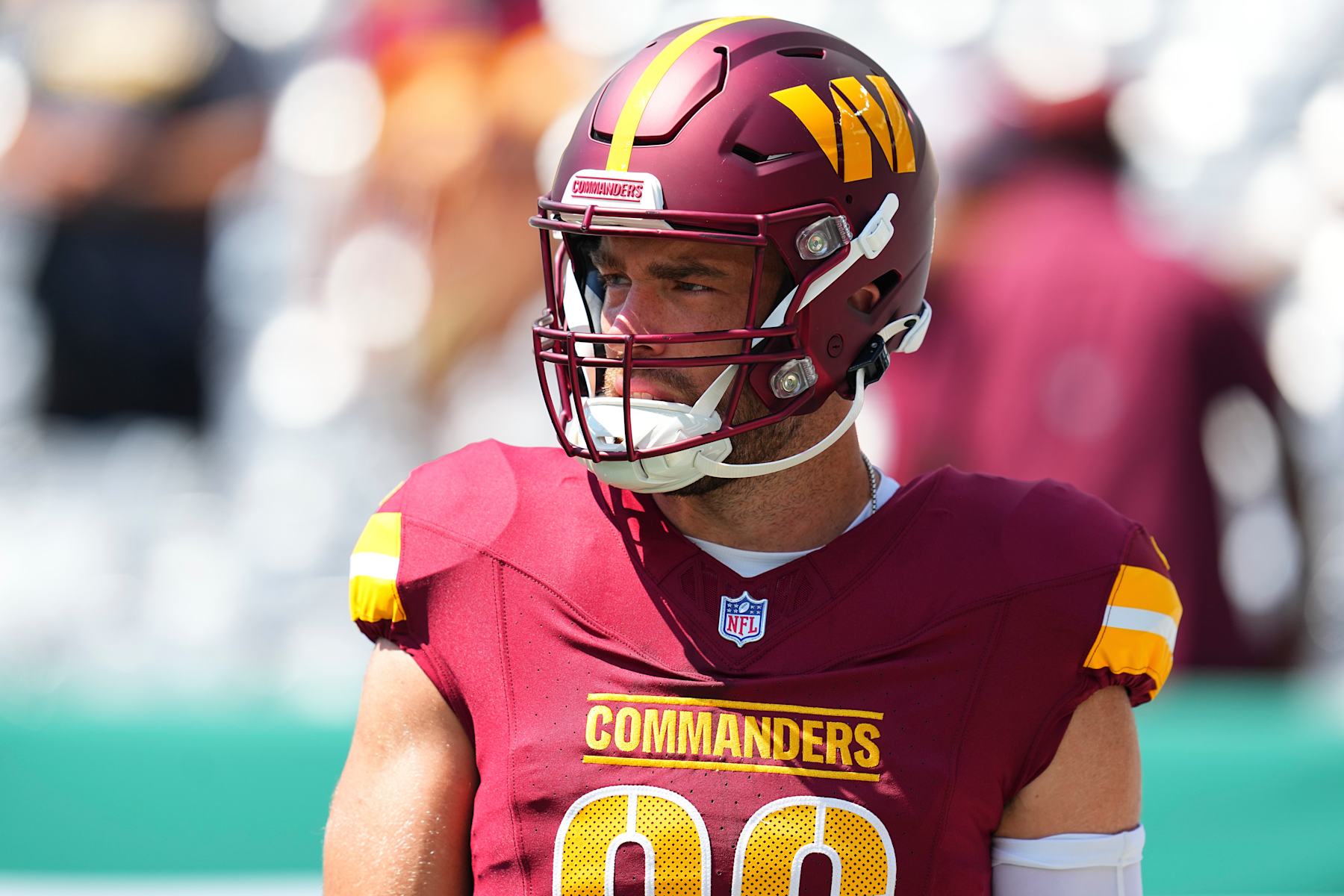 EAST RUTHERFORD, NEW JERSEY - AUGUST 10: Zach Ertz #86 of the Washington Commanders looks on against the New York Jets during the preseason game at MetLife Stadium on August 10, 2024 in East Rutherford, New Jersey. The Jets defeated the Commanders 20-17. (Photo by Mitchell Leff/Getty Images)