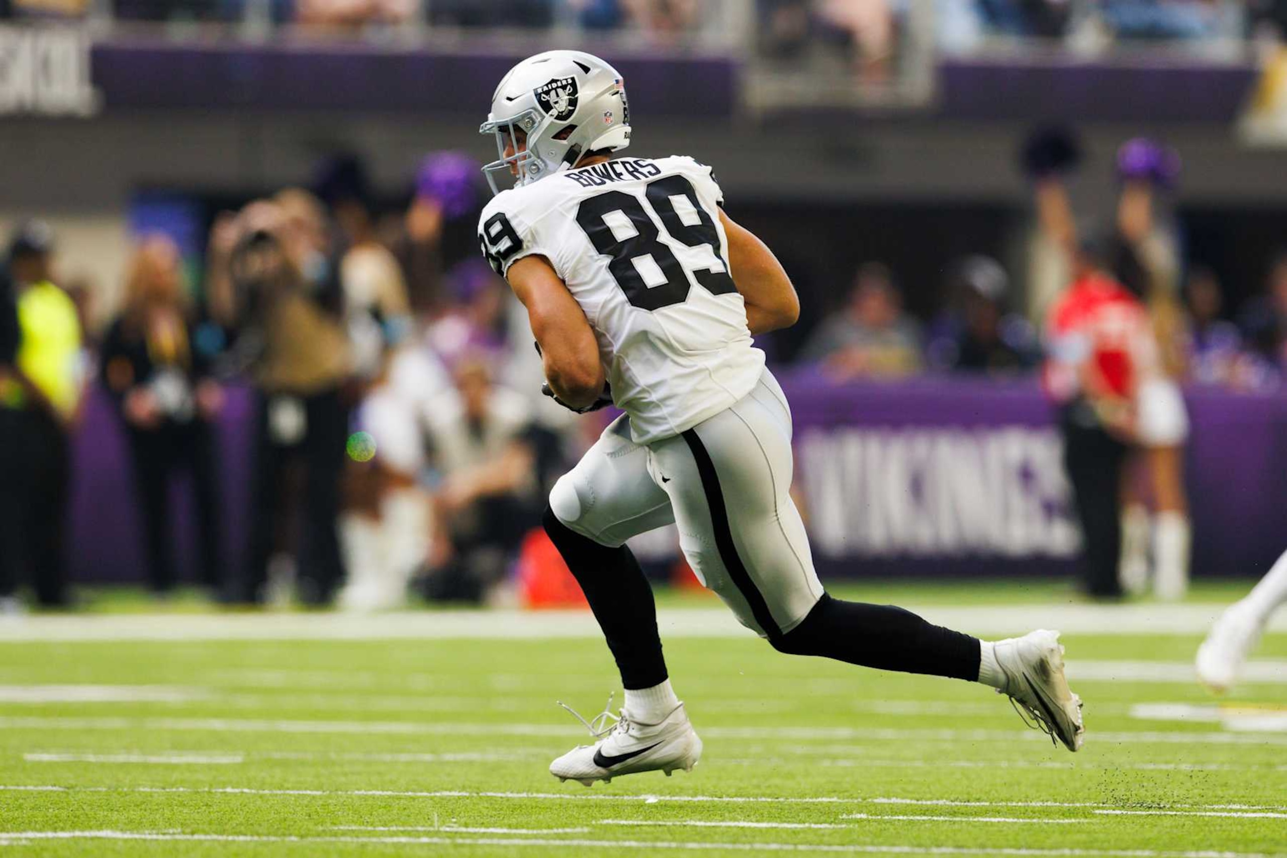 MINNEAPOLIS, MINNESOTA - AUGUST 10: Brock Bowers #89 of the Las Vegas Raiders runs after the catch during a preseason game against the Minnesota Vikings at U.S. Bank Stadium on August 10, 2024 in Minneapolis, Minnesota. (Photo by Ric Tapia/Getty Images)