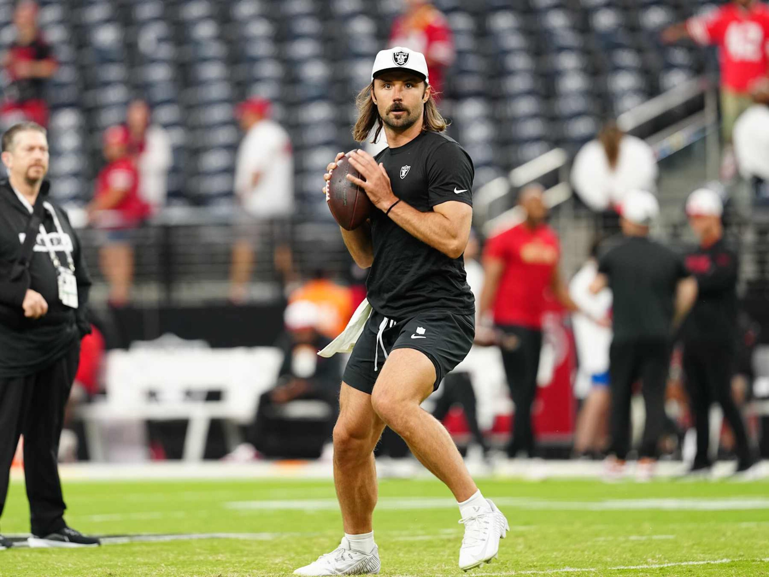 LAS VEGAS, NEVADA - AUGUST 23: Quarterback Gardner Minshew #15 of the Las Vegas Raiders warms up before a preseason game against the San Francisco 49ers at Allegiant Stadium on August 23, 2024 in Las Vegas, Nevada. (Photo by Louis Grasse/Getty Images)