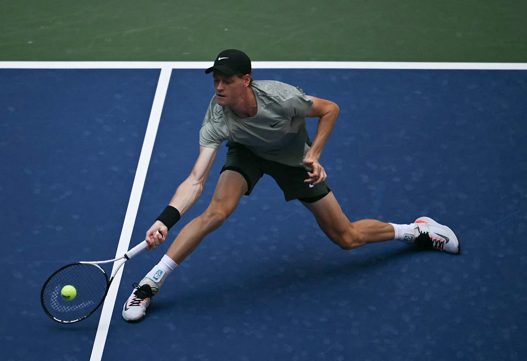 Italy's Jannik Sinner hits a return to USA's Mackenzie McDonald during their men's singles first round match on day two of the US Open tennis tournament at the USTA Billie Jean King National Tennis Center in New York City, on August 27, 2024. (Photo by ANGELA WEISS / AFP) (Photo by ANGELA WEISS/AFP via Getty Images)