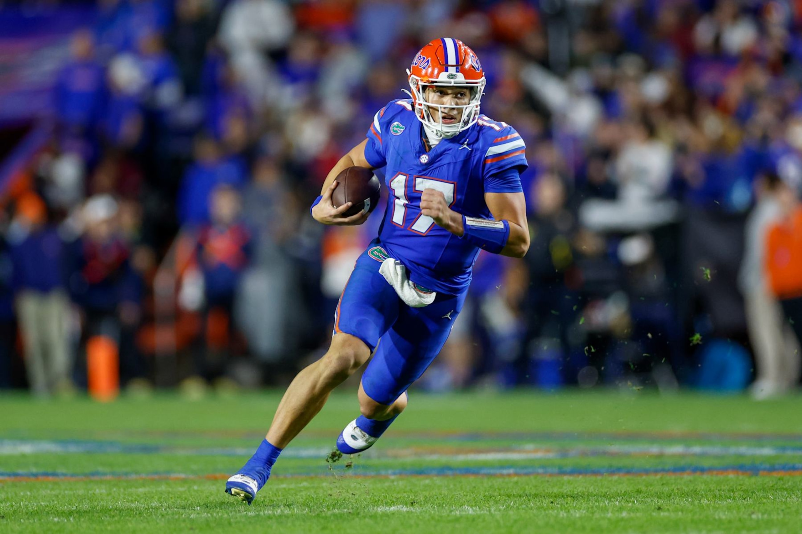 GAINESVILLE, FL - NOVEMBER 25: Florida Gators quarterback Max Brown (17) runs with the ball during the game between the Florida Gators and the Florida State Seminoles on November 25, 2023 at Ben Hill Griffin Stadium at Florida Field in Gainesville, Fl. (Photo by David Rosenblum/Icon Sportswire via Getty Images)
