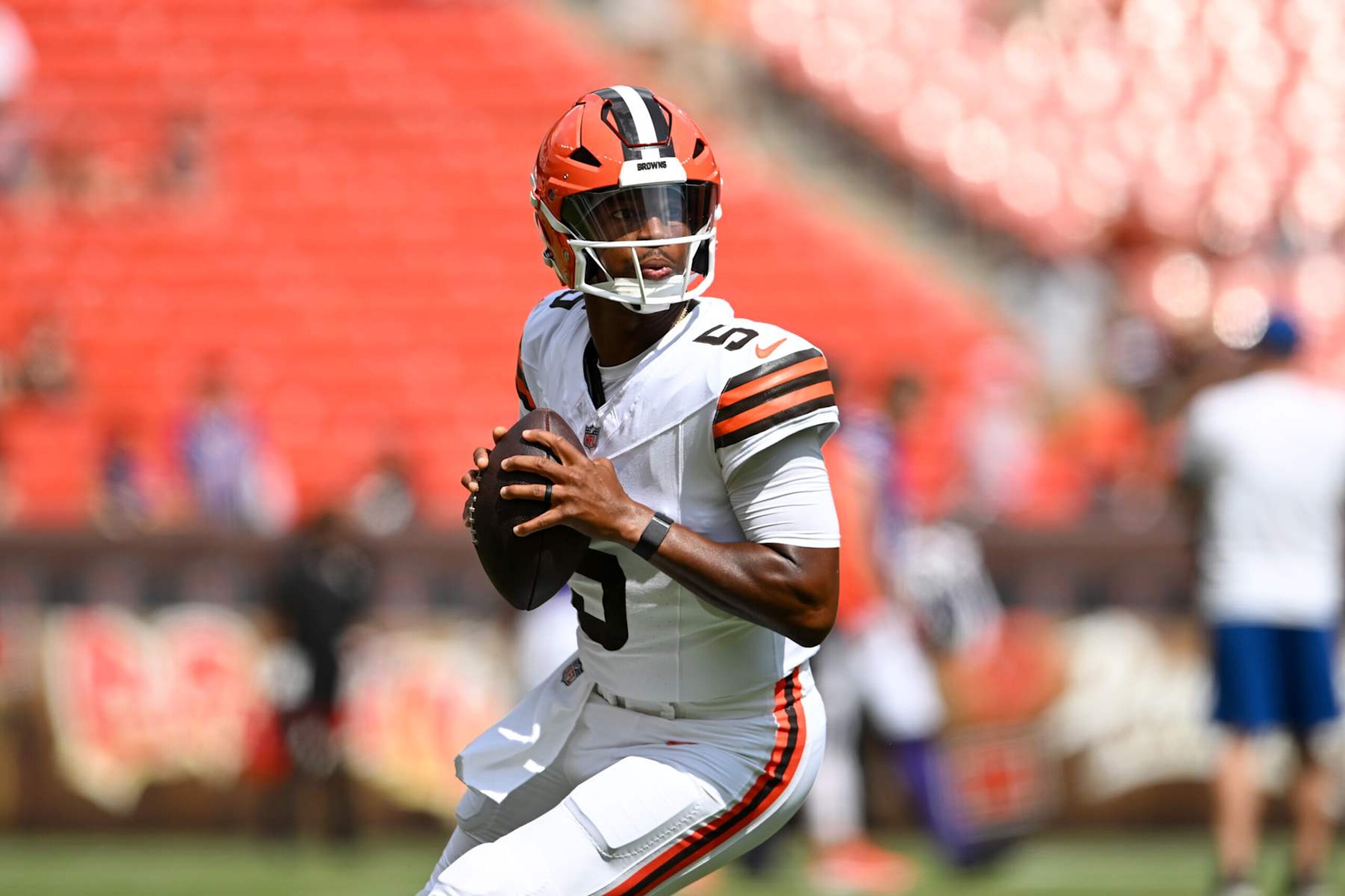 CLEVELAND, OHIO - AUGUST 17: Jameis Winston #5 of the Cleveland Browns warms up prior to a preseason game against the Minnesota Vikings at Cleveland Browns Stadium on August 17, 2024 in Cleveland, Ohio. (Photo by Nick Cammett/Diamond Images via Getty Images)