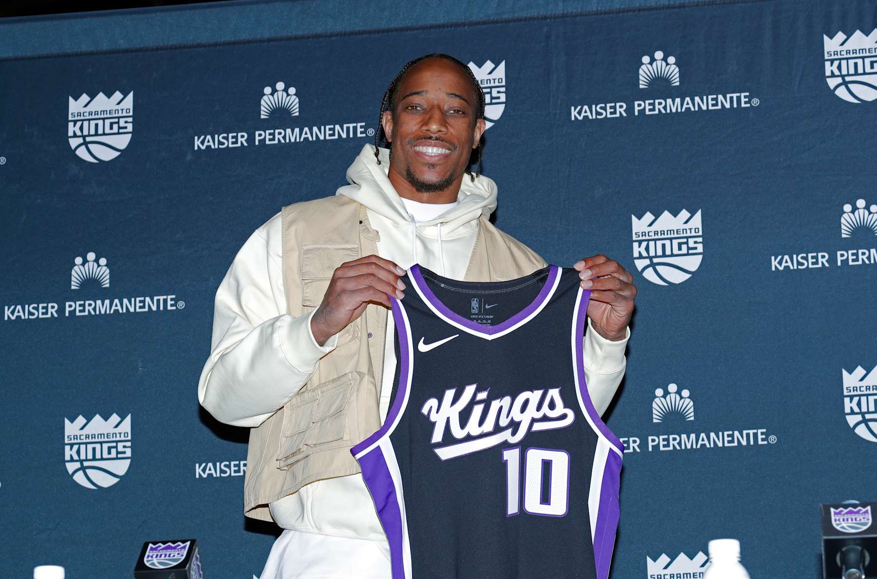 SACRAMENTO, CA - JULY 9: DeMar DeRozan #10 of the Sacramento Kings addresses the media on July 9, 2024 at the Golden 1 Center in Sacramento, California. NOTE TO USER: User expressly acknowledges and agrees that, by downloading and/or using this Photograph, user is consenting to the terms and conditions of the Getty Images License Agreement. Mandatory Copyright Notice: Copyright 2024 NBAE (Photo by Rocky Widner/NBAE via Getty Images)
