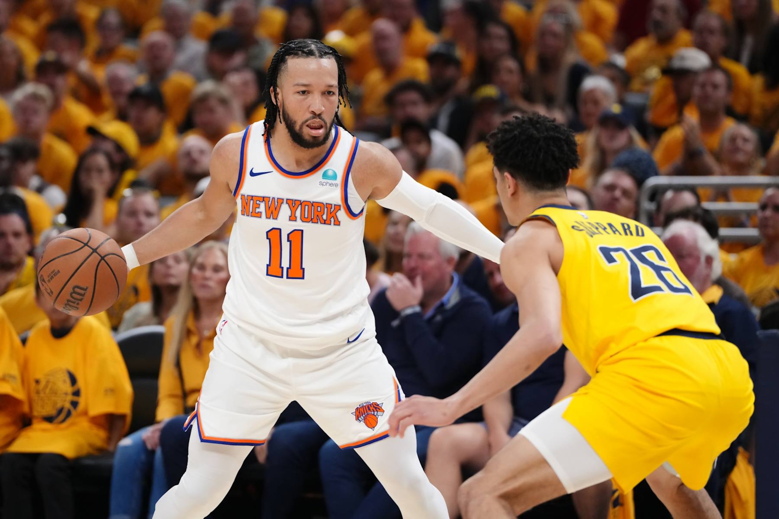 INDIANAPOLIS, INDIANA - MAY 17: Jalen Brunson #11 of the New York Knicks dribbles the ball while being guarded by Ben Sheppard #26 of the Indiana Pacers in the first quarter at Gainbridge Fieldhouse on May 17, 2024 in Indianapolis, Indiana. NOTE TO USER: User expressly acknowledges and agrees that, by downloading and or using this photograph, User is consenting to the terms and conditions of the Getty Images License Agreement (Photo by Dylan Buell/Getty Images)