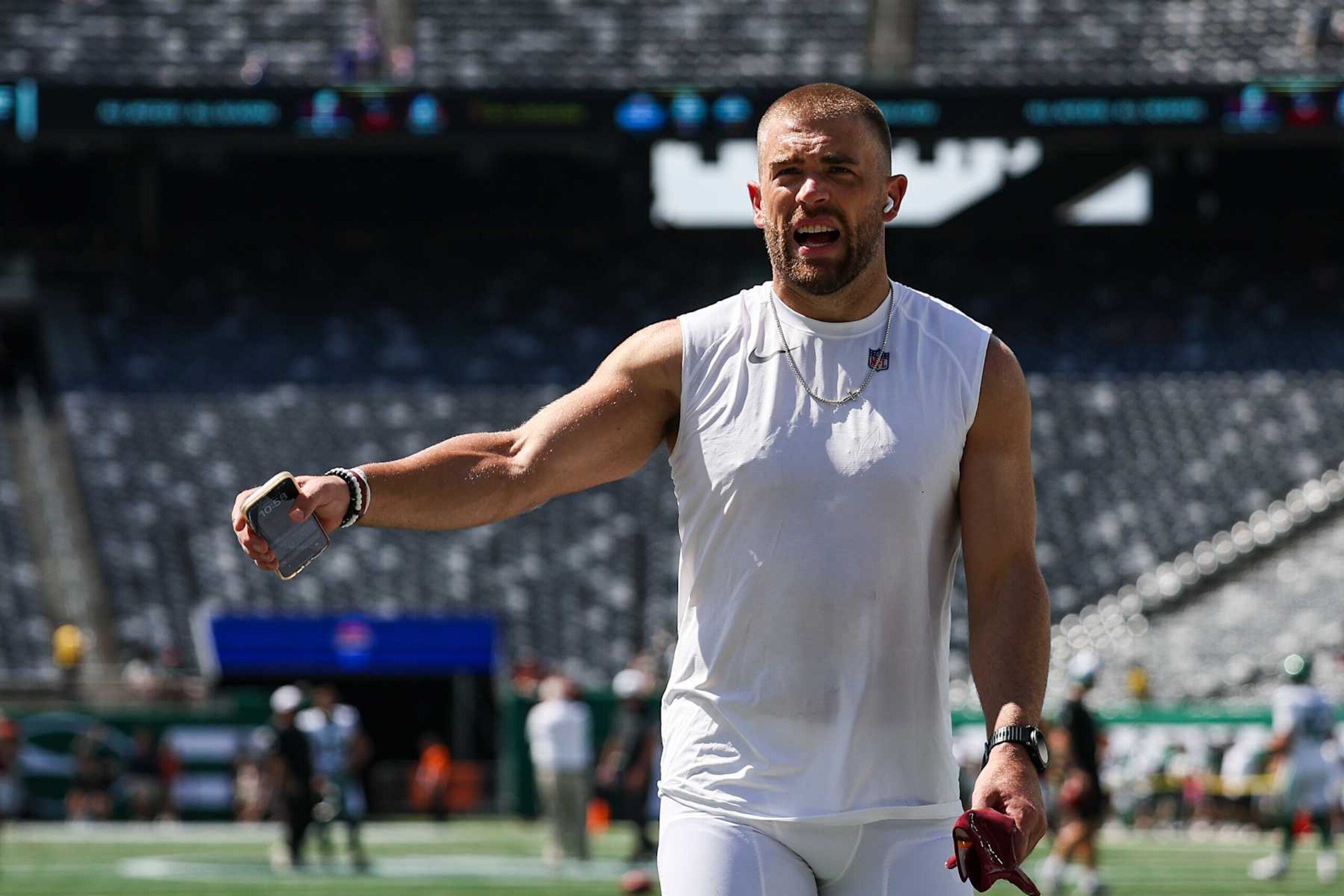 Commanders TE Zach Ertz