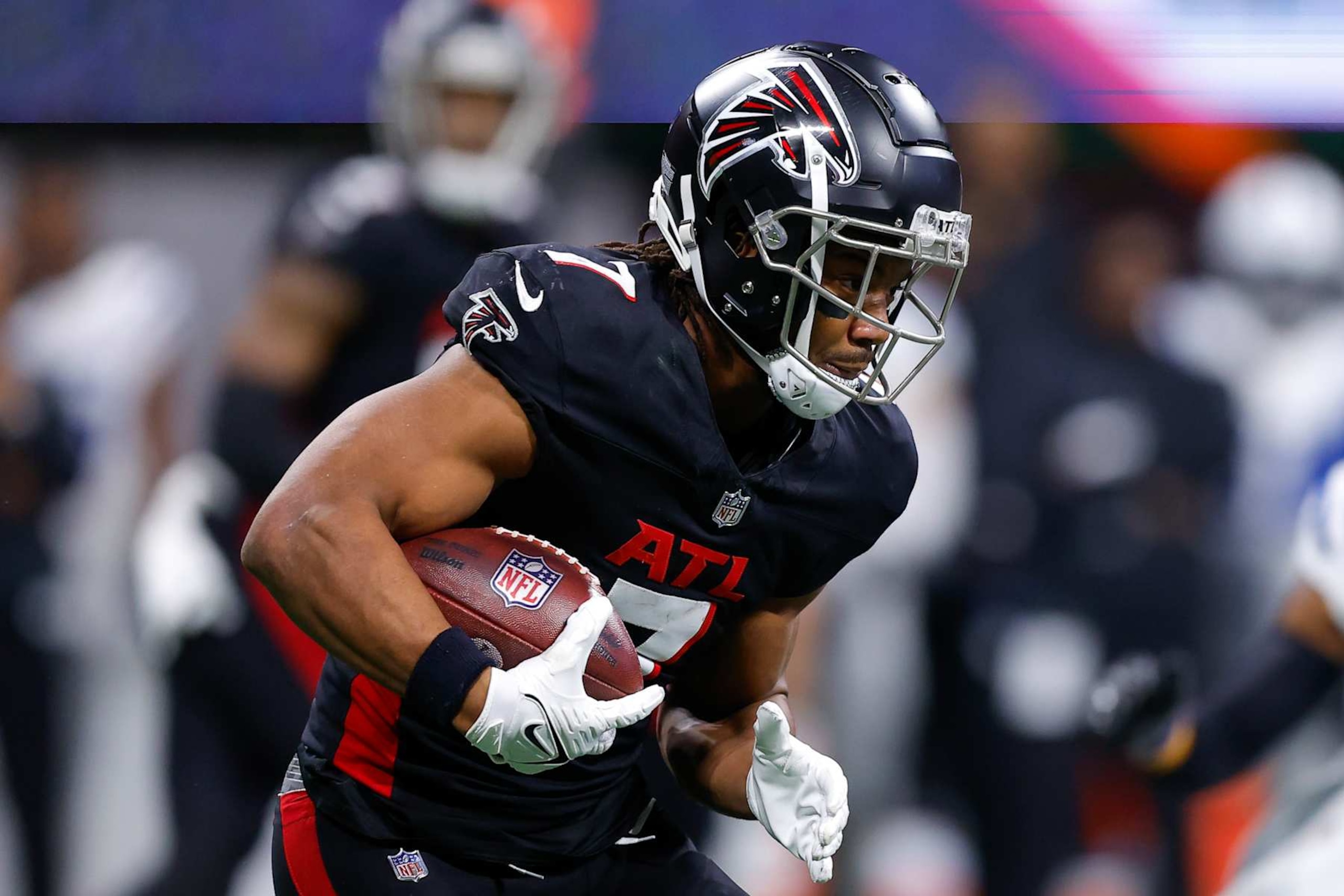 ATLANTA, GEORGIA - DECEMBER 24: Bijan Robinson #7 of the Atlanta Falcons rushes during the first quarter against the Indianapolis Colts at Mercedes-Benz Stadium on December 24, 2023 in Atlanta, Georgia. (Photo by Todd Kirkland/Getty Images)