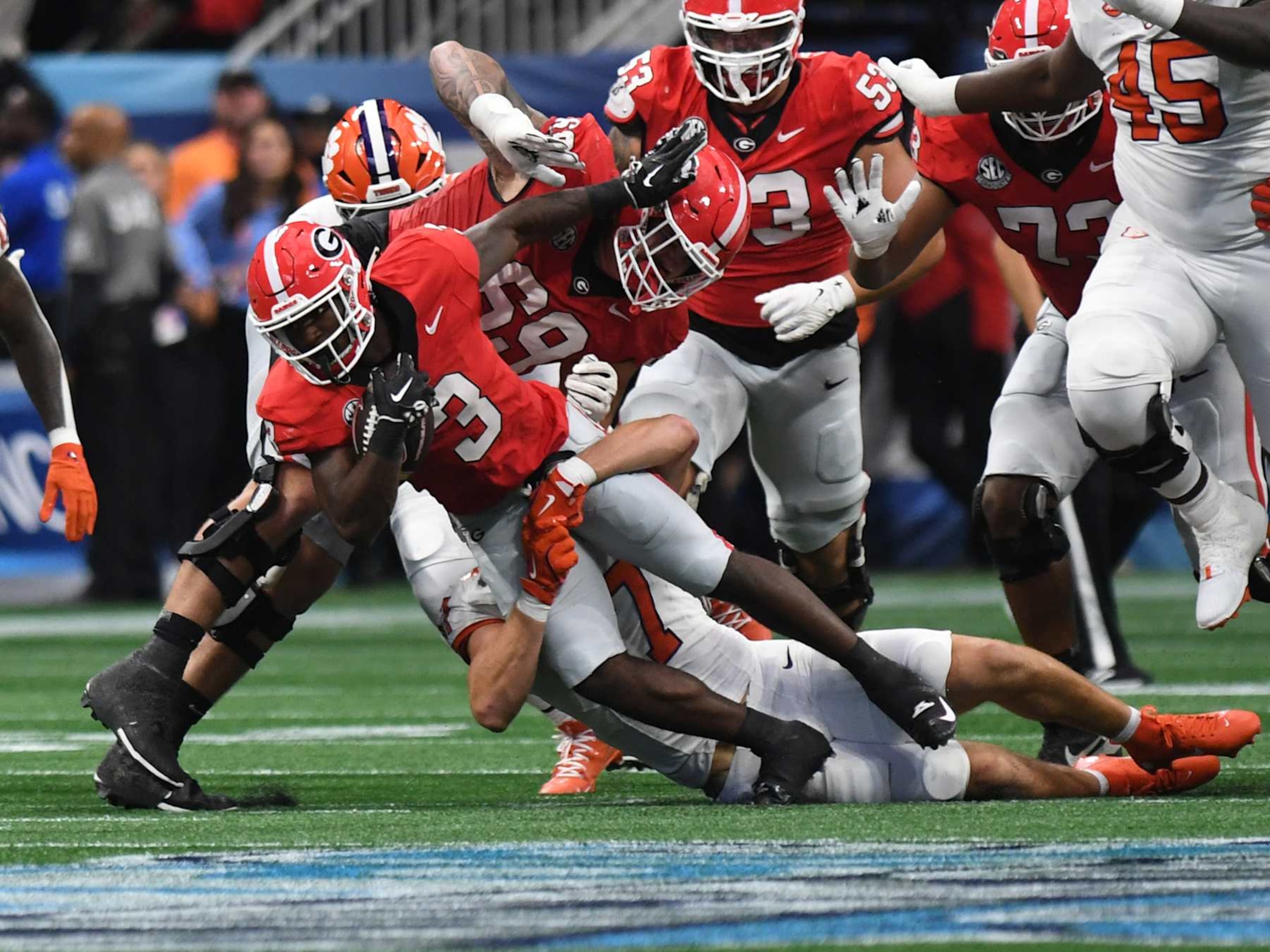 ATLANTA, GA - AUGUST 31: Georgia Bulldogs running back Nate Frazier (3) rushes the ball during the AFLAC Kickoff Game between the Clemson Tigers and the Georgia Bulldogs on August 31, 2024, at Mercedes-Benz Stadium in Atlanta, Ga. (Photo by Jeffrey Vest/Icon Sportswire via Getty Images)