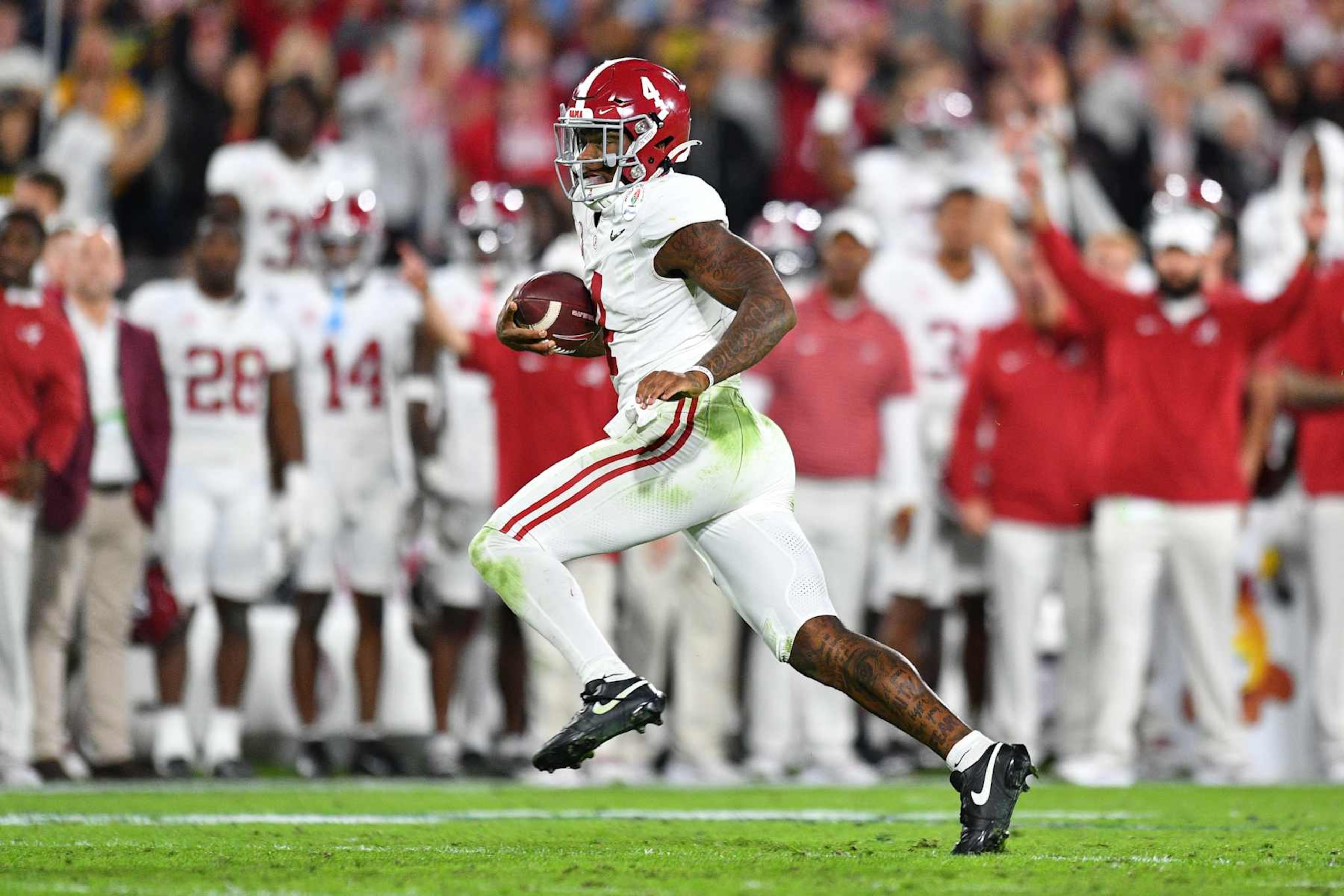 PASADENA, CA - JANUARY 01: QB Jalen Milroe (4) of the Alabama Crimson Tide runs the ball in overtime of the Alabama Crimson Tide game versus the Michigan Wolverines CFP Semifinal at the Rose Bowl Game on January, 1, 2024, at the Rose Bowl Stadium in Pasadena, CA. (Photo by Brian Rothmuller/Icon Sportswire via Getty Images) PASADENA, CA - JANUARY 01: QB Jalen Milroe (4) of the Alabama Crimson Tide runs the ball in overtime of the Alabama Crimson Tide game versus the Michigan Wolverines CFP Semifinal at the Rose Bowl Game on January, 1, 2024, at the Rose Bowl Stadium in Pasadena, CA. (Photo by Brian Rothmuller/Icon Sportswire via Getty Images)