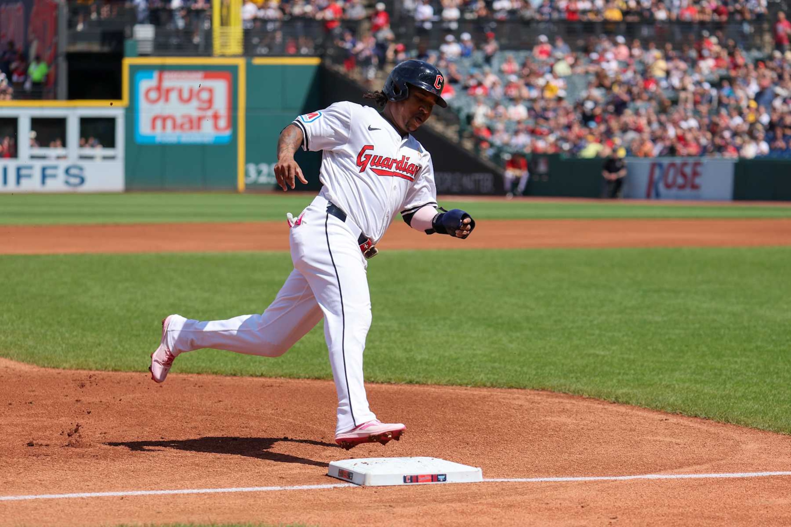 CLEVELAND, OH - SEPTEMBER 01: Cleveland Guardians third baseman Jose Ramirez (11) rounds third base as he scores a run during the first inning of the Major League Baseball Interleague game between the Pittsburgh Pirates and Cleveland Guardians on September 1, 2024, at Progressive Field in Cleveland, OH. (Photo by Frank Jansky/Icon Sportswire via Getty Images) CLEVELAND, OH - SEPTEMBER 01: Cleveland Guardians third baseman Jose Ramirez (11) rounds third base as he scores a run during the first inning of the Major League Baseball Interleague game between the Pittsburgh Pirates and Cleveland Guardians on September 1, 2024, at Progressive Field in Cleveland, OH. (Photo by Frank Jansky/Icon Sportswire via Getty Images)