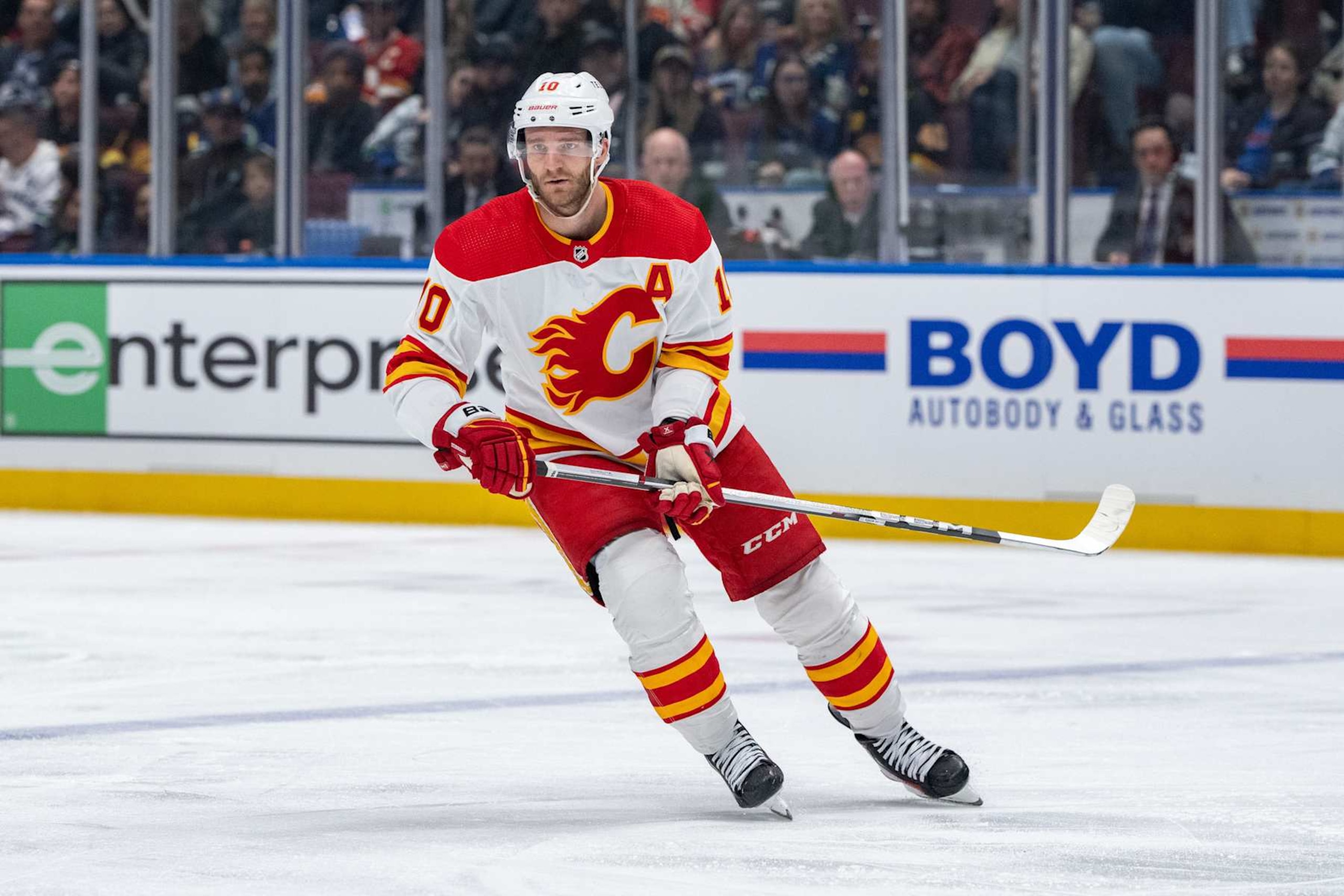 VANCOUVER, BC - APRIL 16: Calgary Flames center Jonathan Huberdeau (10) skates up the ice during an NHL game between the Calgary Flames and the Vancouver Canucks on, Tuesday, April 16, 2024 at Rogers Arena in Vancouver, B.C. (Photo by Ethan Cairns/Icon Sportswire via Getty Images) VANCOUVER, BC - APRIL 16: Calgary Flames center Jonathan Huberdeau (10) skates up the ice during an NHL game between the Calgary Flames and the Vancouver Canucks on, Tuesday, April 16, 2024 at Rogers Arena in Vancouver, B.C. (Photo by Ethan Cairns/Icon Sportswire via Getty Images)