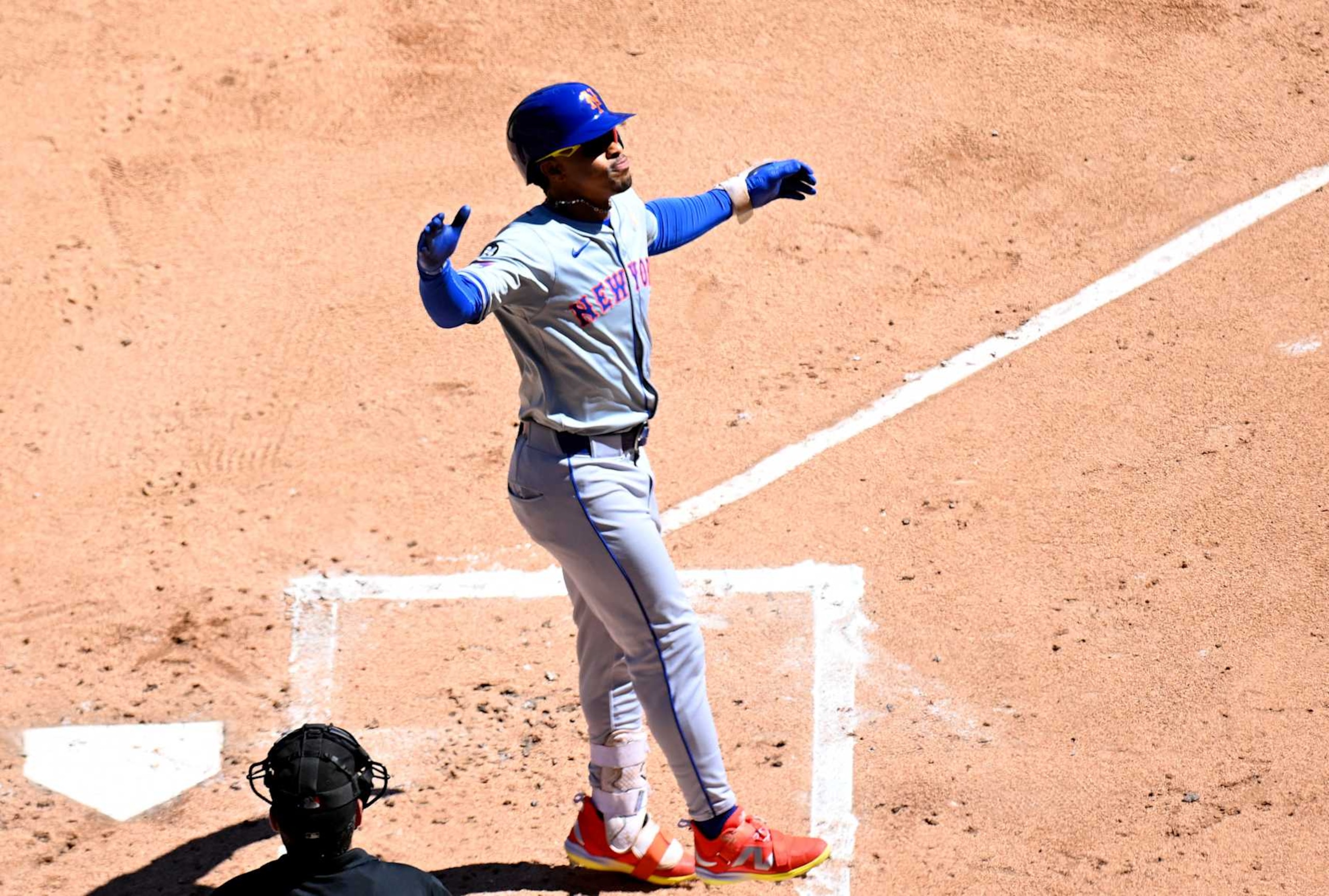 CHICAGO, ILLINOIS - SEPTEMBER 01: Francisco Lindor #12 of the New York Mets celebrates a home run during the fourth inning of a game against the Chicago White Sox at Guaranteed Rate Field on September 01, 2024 in Chicago, Illinois. (Photo by Nuccio DiNuzzo/Getty Images)