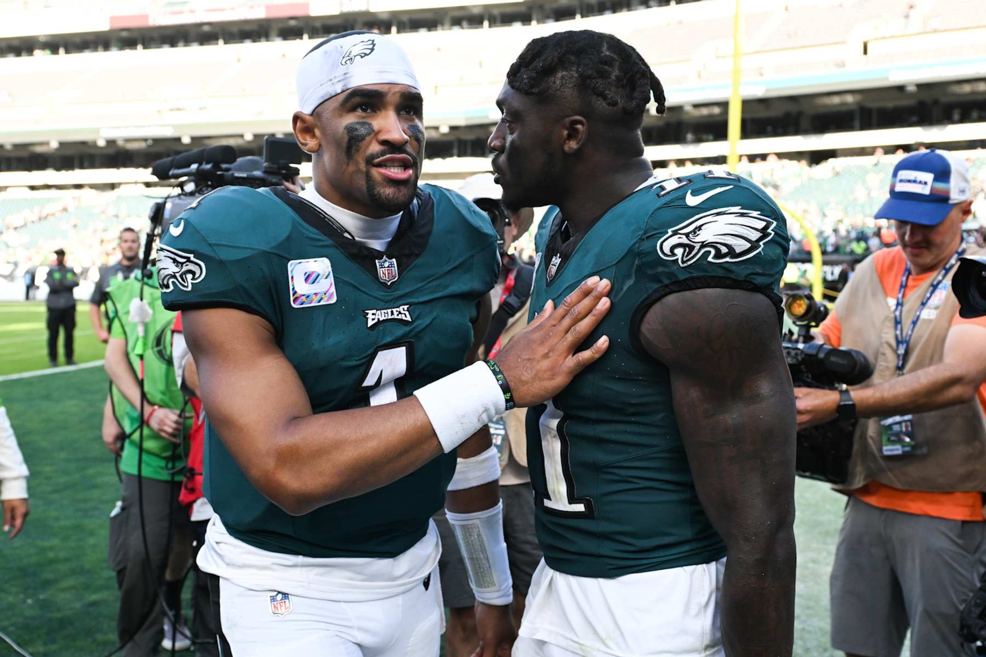Eagles QB Jalen Hurts (left) and WR A.J. Brown (right)