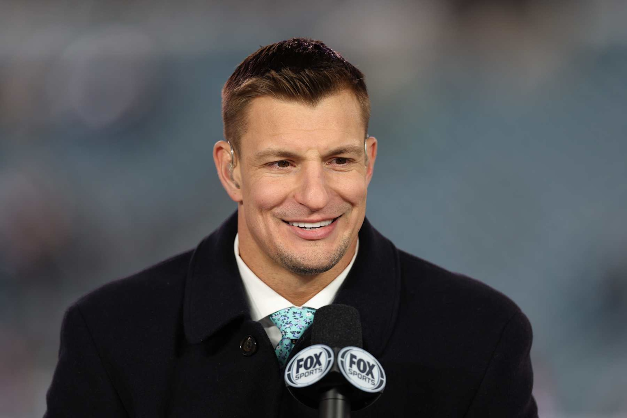 Football: NFC Championship: Fox broadcaster Rob Gronkowski looks on during the Philadelphia Eagles vs San Francisco 49ers game at Lincoln Financial Stadium. 
Philadelphia, PA 1/29/2023 
CREDIT: Simon Bruty (Photo by Simon Bruty/Sports Illustrated via Getty Images) 
(Set Number: X164295 TK1)