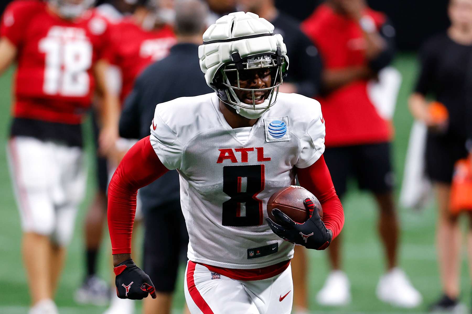 ATLANTA, GEORGIA - AUGUST 2: Kyle Pitts #8 of the Atlanta Falcons runs through drills during NFL training camp at Mercedes-Benz Stadium on August 2, 2024 in Atlanta, Georgia. (Photo by Todd Kirkland/Getty Images)