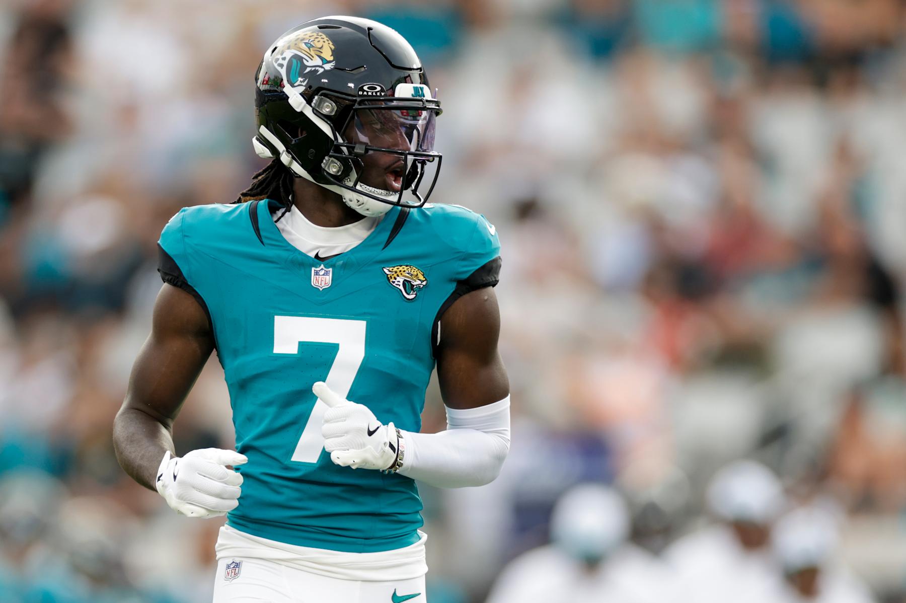JACKSONVILLE, FL - AUGUST 10: Jacksonville Jaguars wide receiver Brian Thomas Jr. (7) lines up for a play during the game between the Kansas City Chiefs and the Jacksonville Jaguars on August 10, 2024 at EverBank Stadium in Jacksonville, Fl. (Photo by David Rosenblum/Icon Sportswire via Getty Images)