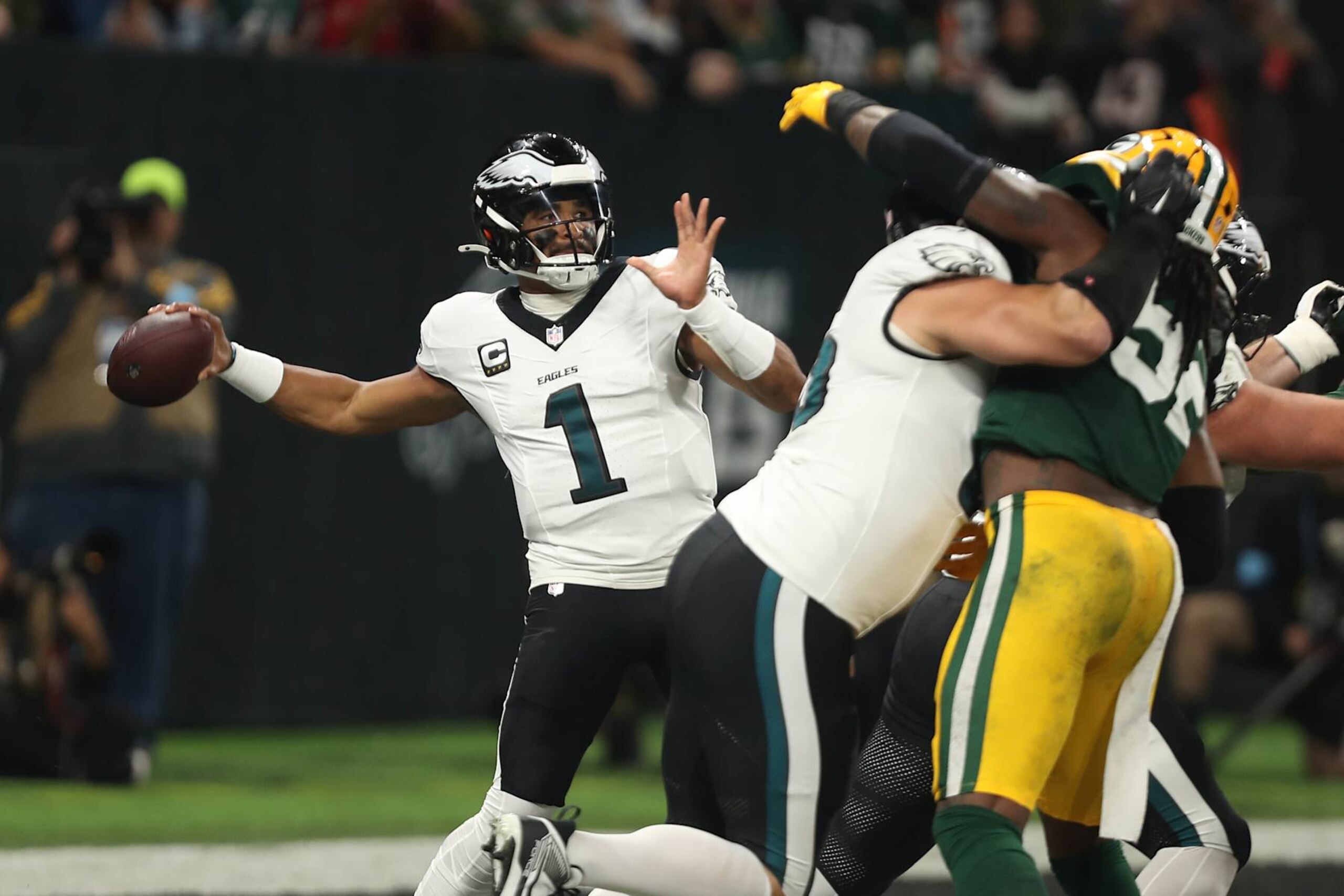 SAO PAULO, BRAZIL - SEPTEMBER 06: Jalen Hurts #1 of the Philadelphia Eagles looks to pass during the first quarter against the Green Bay Packers at Arena Corinthians on September 06, 2024 in Sao Paulo, Brazil. (Photo by Wagner Meier/Getty Images) SAO PAULO, BRAZIL - SEPTEMBER 06: Jalen Hurts #1 of the Philadelphia Eagles looks to pass during the first quarter against the Green Bay Packers at Arena Corinthians on September 06, 2024 in Sao Paulo, Brazil. (Photo by Wagner Meier/Getty Images)