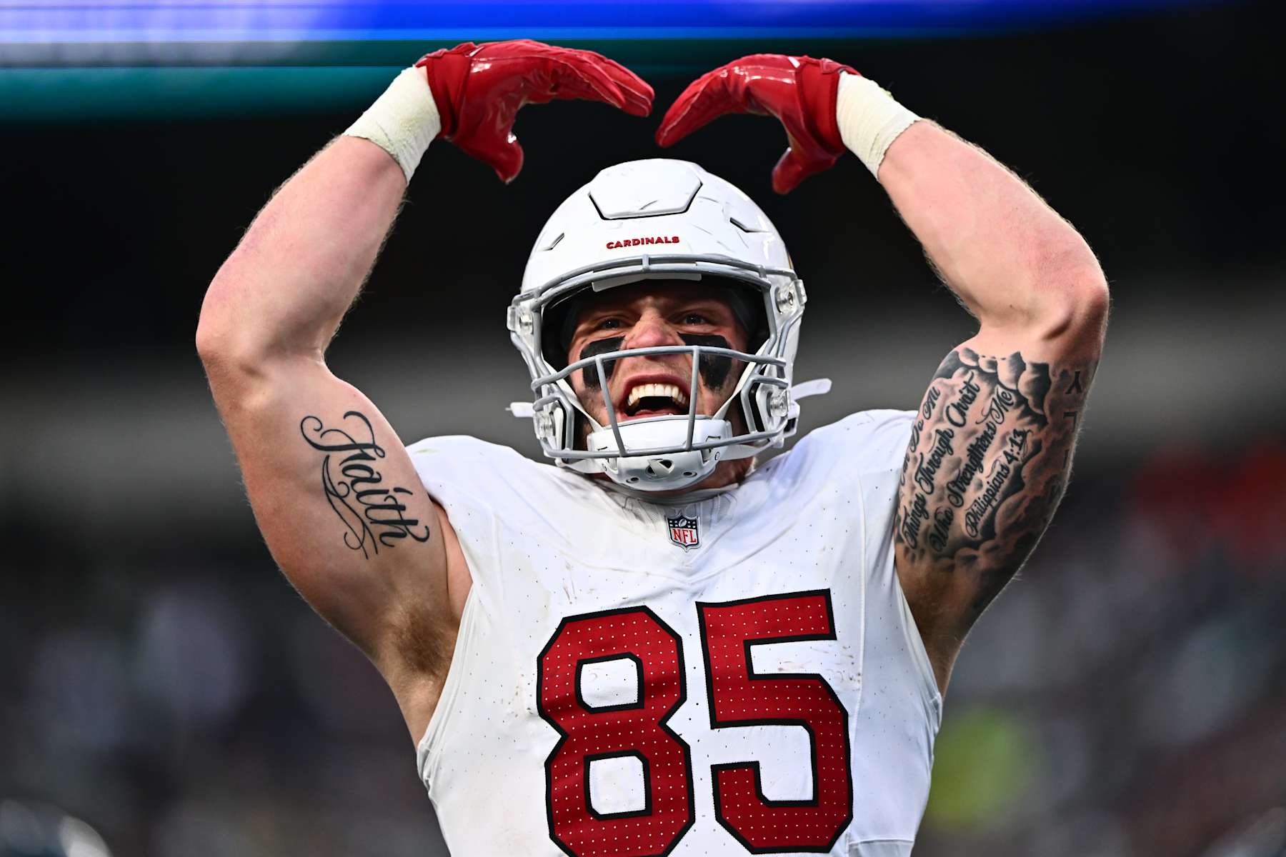 PHILADELPHIA, PA - DECEMBER 31: Arizona Cardinals Tight End Trey McBride (85) celebrates a touchdown in the second half during the game between the Arizona Cardinals and Philadelphia Eagles on December 31, 2023 at Lincoln Financial Field in Philadelphia, PA. (Photo by Kyle Ross/Icon Sportswire via Getty Images)