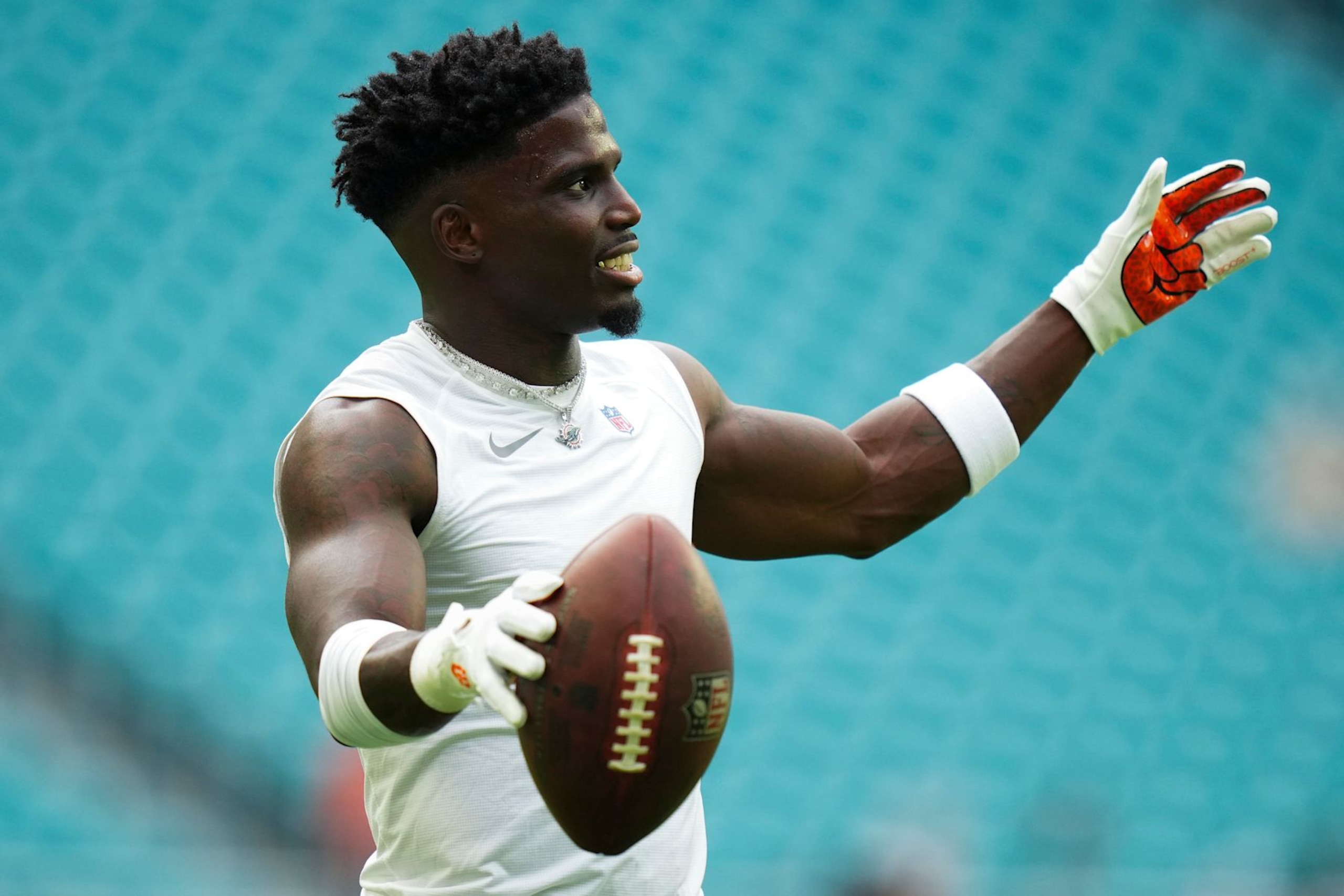 MIAMI GARDENS, FLORIDA - AUGUST 17: Tyreek Hill #10 of the Miami Dolphins warms up prior to a preseason game against the Washington Commanders at Hard Rock Stadium on August 17, 2024 in Miami Gardens, Florida.  (Photo by Rich Storry/Getty Images)