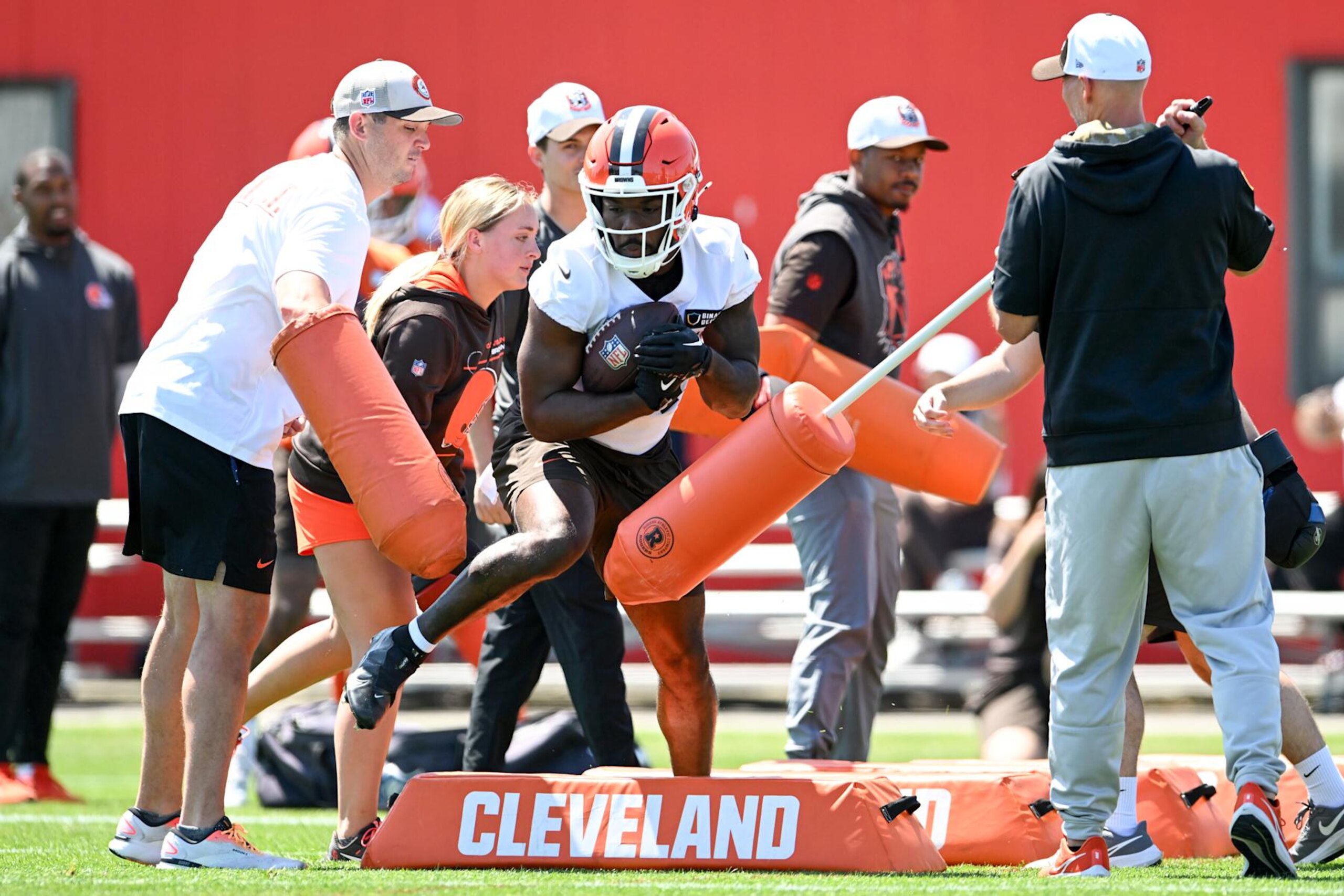 BEREA, OHIO - JUNE 12: Jerome Ford #34 of the Cleveland Browns runs a drill during a mandatory minicamp workout at their CrossCountry Mortgage Campus on June 12, 2024 in Berea, Ohio. (Photo by Nick Cammett/Getty Images)