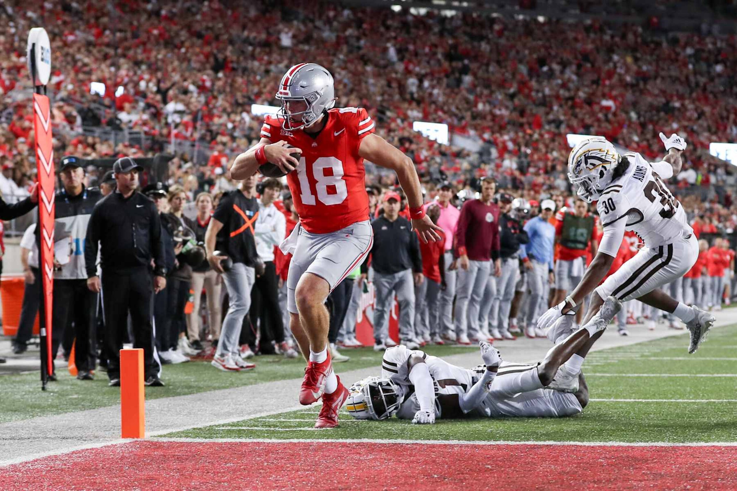 COLUMBUS, OH - SEPTEMBER 07: Ohio State Buckeyes quarterback Will Howard (18) carries the ball for a touchdown during the game against the Western Michigan Broncos and the Ohio State Buckeyes on September 7, 2024, at Ohio Stadium in Columbus, OH. (Photo by Ian Johnson/Icon Sportswire via Getty Images)