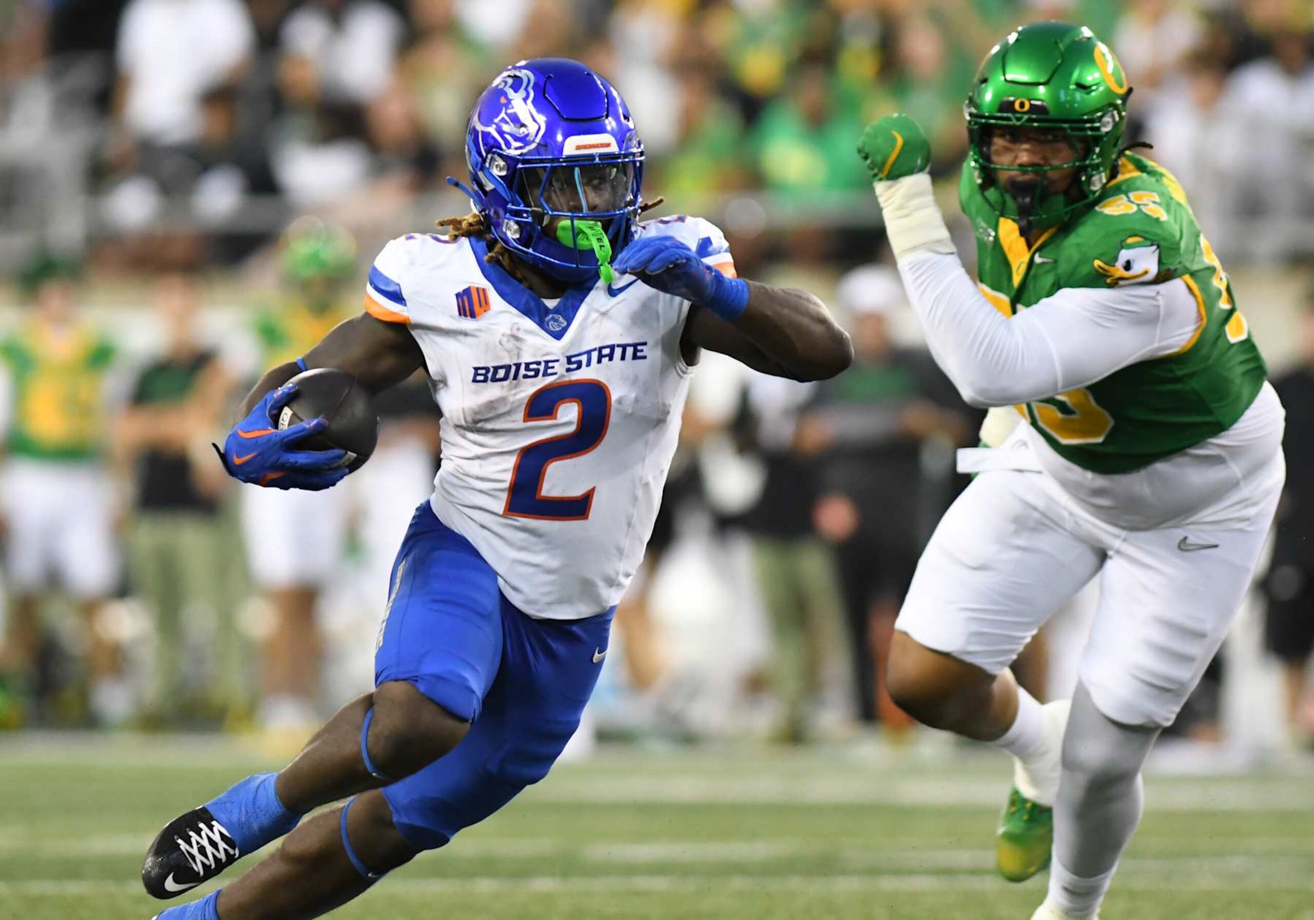 EUGENE, OR - SEPTEMBER 07: Boise State Broncos running back Ashton Jeanty (2) runs the ball against Oregon Ducks defensive lineman Derrick Harmon (55) during a college football game between the Oregon Ducks and Boise State Broncos on September 7, 2024, at Autzen Stadium in Eugene, Oregon. (Photo by Brian Murphy/Icon Sportswire via Getty Images) EUGENE, OR - SEPTEMBER 07: Boise State Broncos running back Ashton Jeanty (2) runs the ball against Oregon Ducks defensive lineman Derrick Harmon (55) during a college football game between the Oregon Ducks and Boise State Broncos on September 7, 2024, at Autzen Stadium in Eugene, Oregon. (Photo by Brian Murphy/Icon Sportswire via Getty Images)