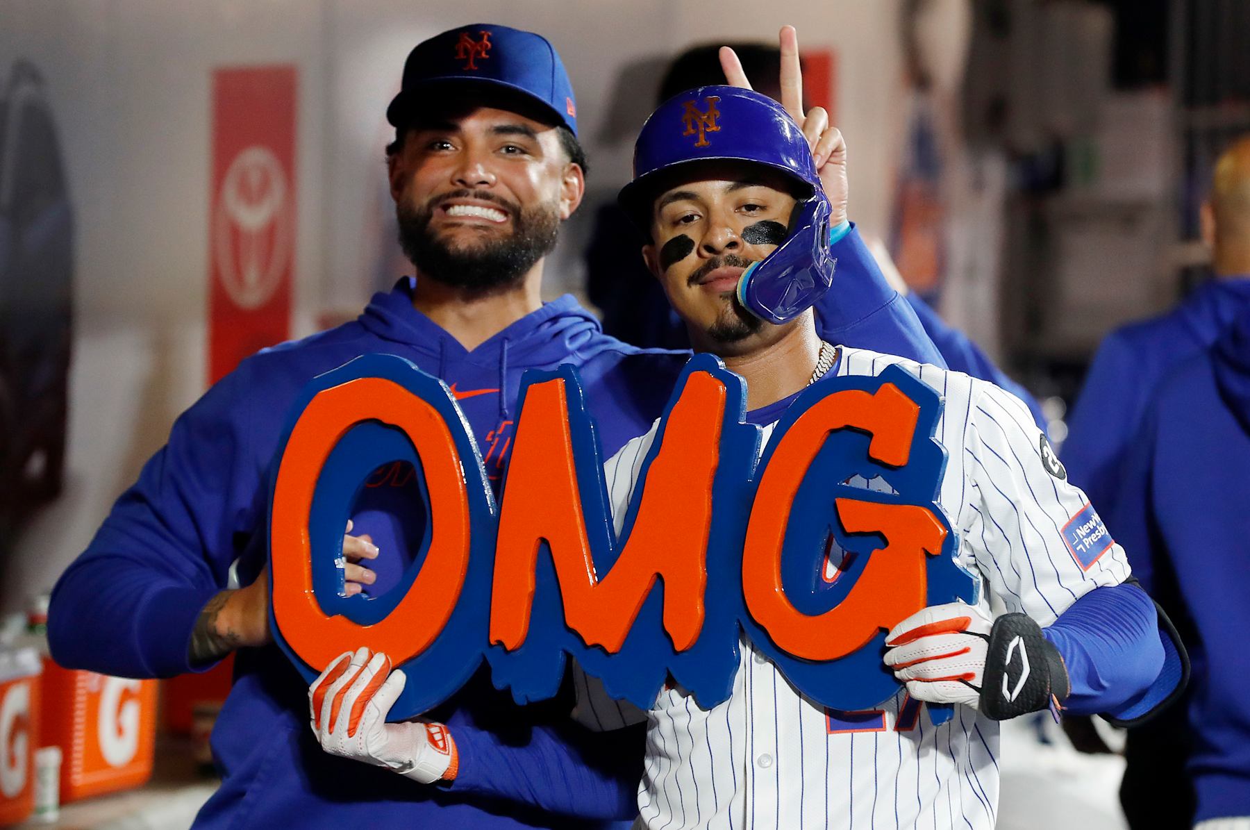 NEW YORK, NEW YORK - SEPTEMBER 03:  Mark Vientos #27 of the New York Mets celebrates his seventh inning home run against the Boston Red Sox with teammate Sean Manaea (L) at Citi Field on September 03, 2024 in New York City. (Photo by Jim McIsaac/Getty Images)