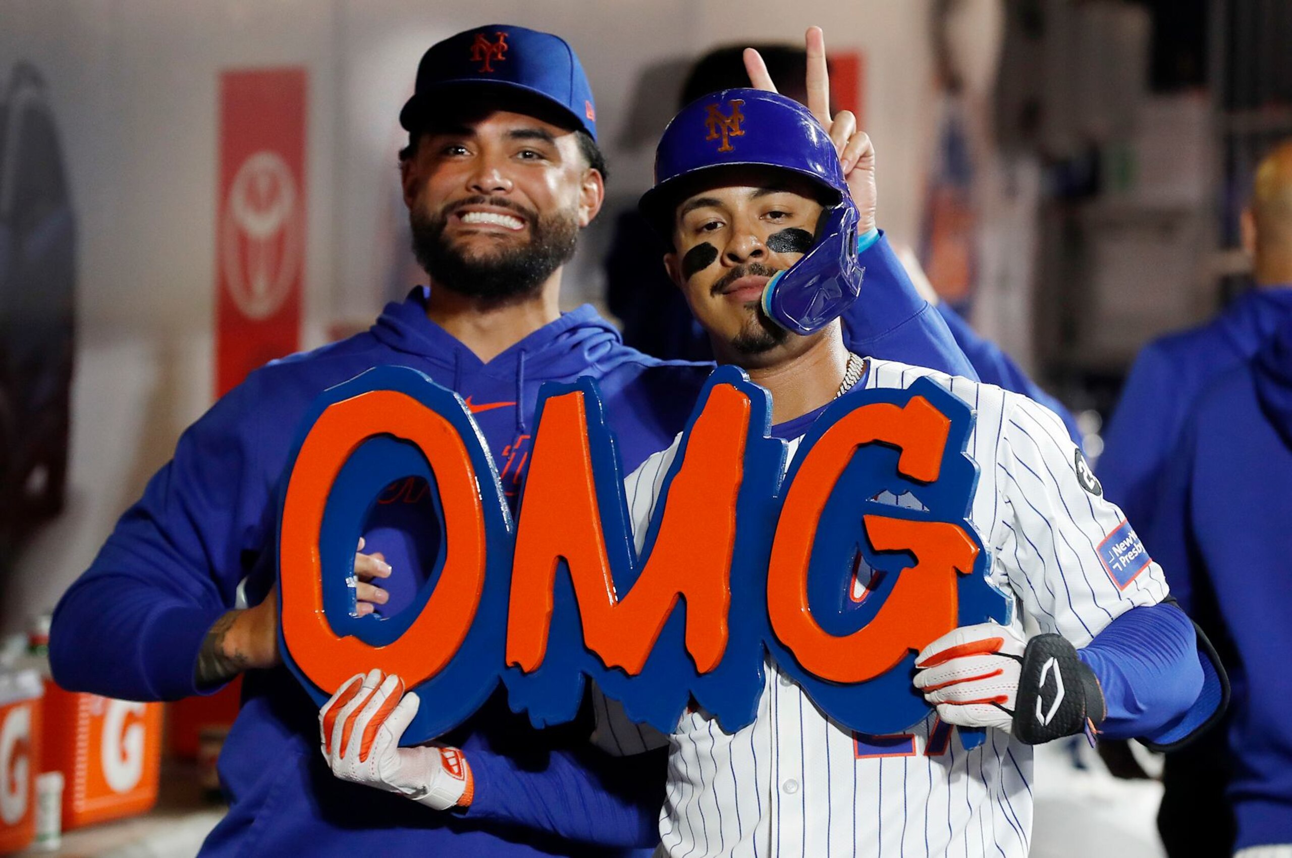 NEW YORK, NEW YORK - SEPTEMBER 03:  Mark Vientos #27 of the New York Mets celebrates his seventh inning home run against the Boston Red Sox with teammate Sean Manaea (L) at Citi Field on September 03, 2024 in New York City. (Photo by Jim McIsaac/Getty Images)