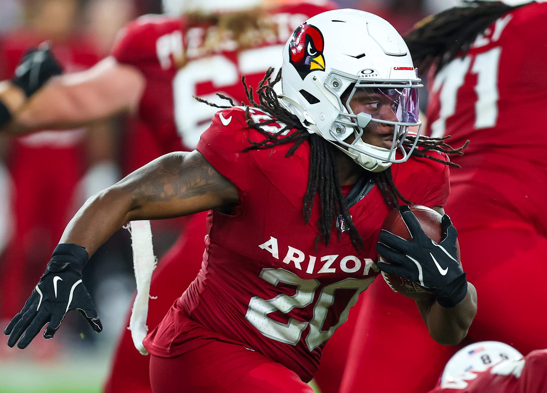 GLENDALE, ARIZONA - AUGUST 10: DeeJay Dallas #20 of the Arizona Cardinals runs the ball during the third quarter of a preseason football game against the New Orleans Saints at State Farm Stadium on August 10, 2024 in Glendale, Arizona. (Photo by Mike Christy/Getty Images)