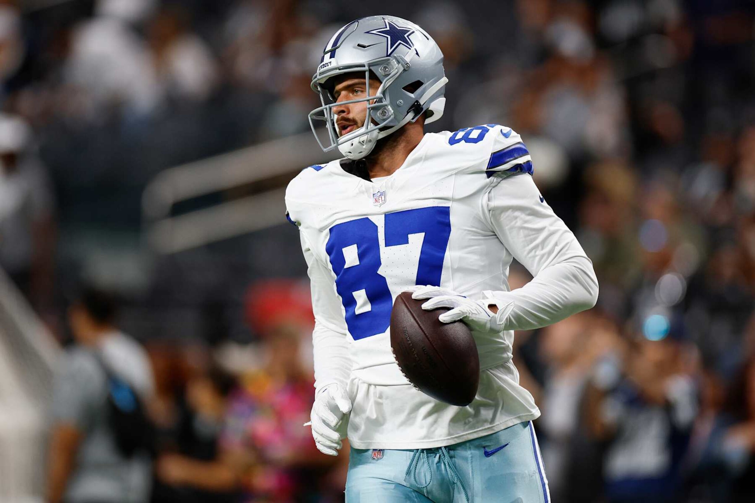 LAS VEGAS, NEVADA - AUGUST 17: Jake Ferguson #87 of the Dallas Cowboys warms up prior to a preseason game against the Las Vegas Raiders at Allegiant Stadium on August 17, 2024 in Las Vegas, Nevada. (Photo by Brandon Sloter/Getty Images) LAS VEGAS, NEVADA - AUGUST 17: Jake Ferguson #87 of the Dallas Cowboys warms up prior to a preseason game against the Las Vegas Raiders at Allegiant Stadium on August 17, 2024 in Las Vegas, Nevada. (Photo by Brandon Sloter/Getty Images)
