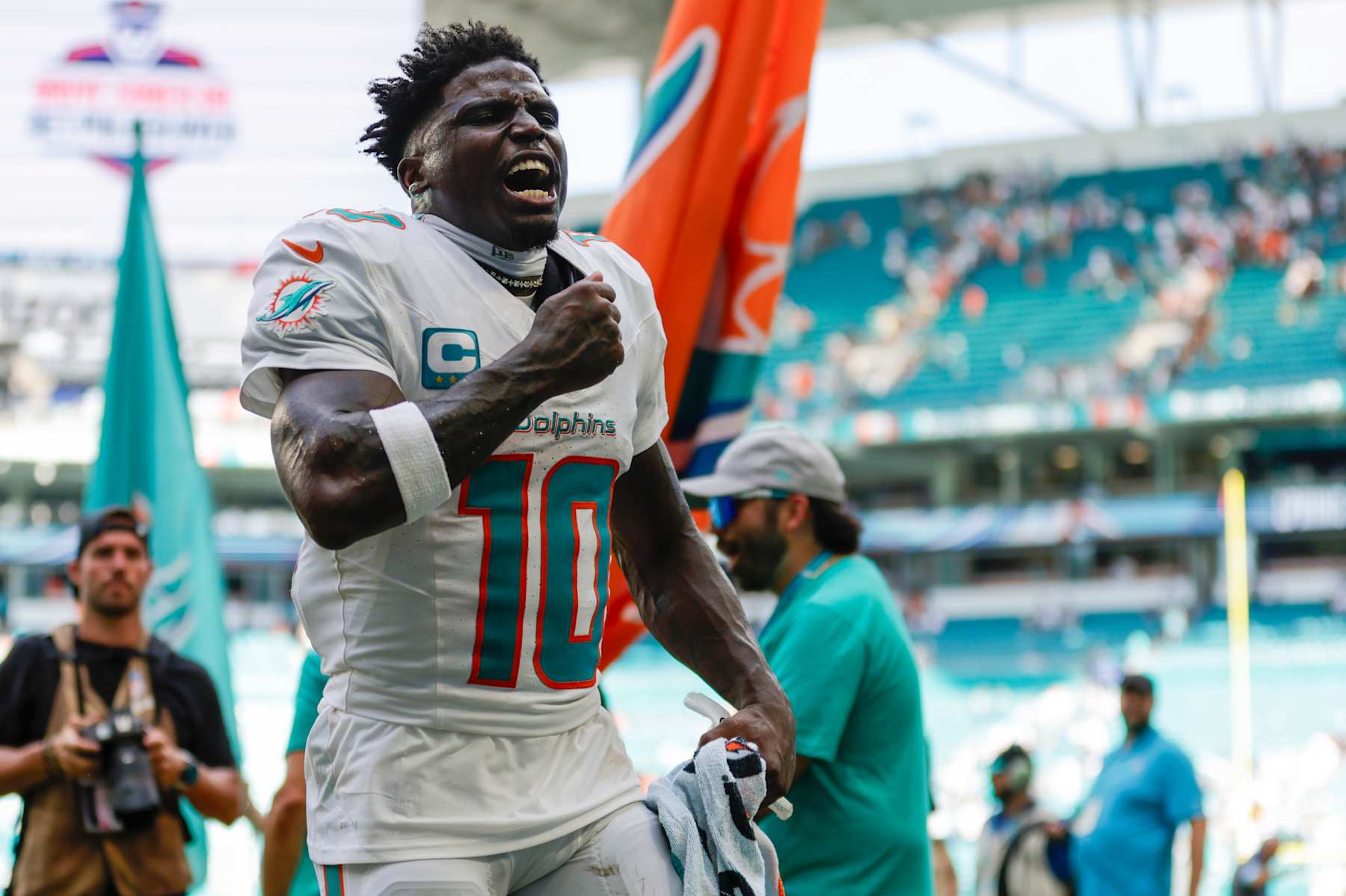 MIAMI GARDENS, FL - SEPTEMBER 08: Miami Dolphins wide receiver Tyreek Hill (10) reacts after the game between the Jacksonville Jaguars and the Miami Dolphins on September 8, 2024 at Hard Rock Stadium in Maimi Gardens, Fl. (Photo by David Rosenblum/Icon Sportswire via Getty Images)