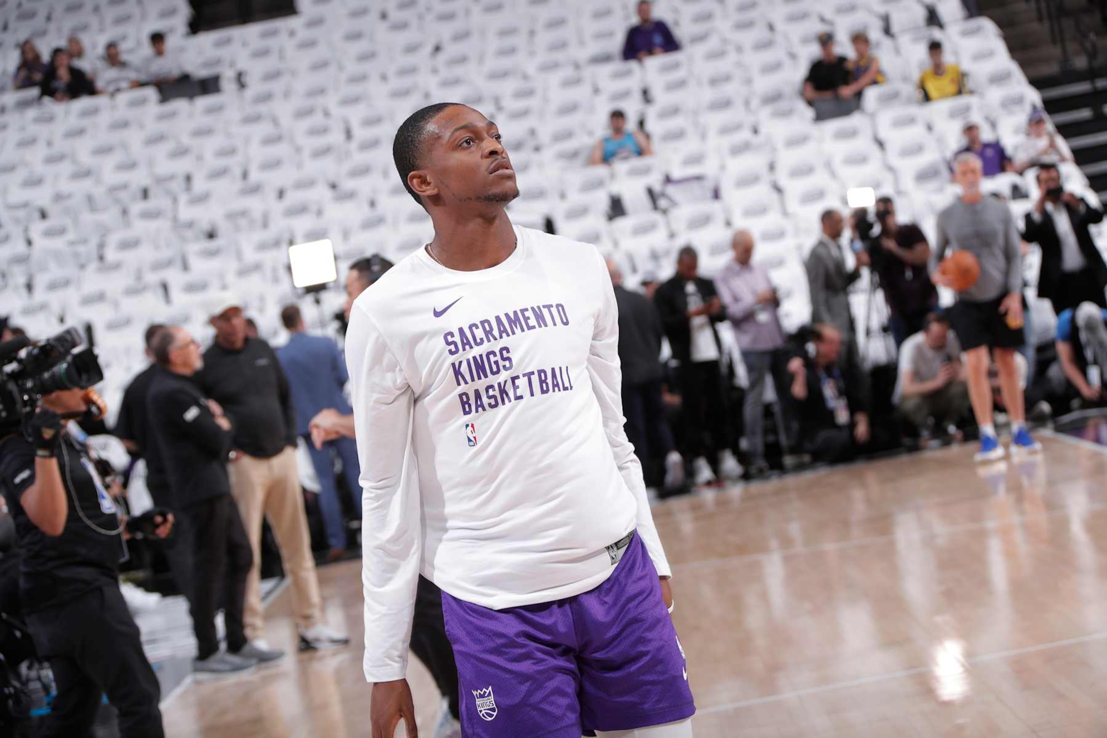 SACRAMENTO, CA - APRIL 16: De'Aaron Fox #5 of the Sacramento Kings looks on prior to the game against the Golden State Warriors during the 2024 Play-In Tournament on April 16, 2024 at Golden 1 Center in Sacramento, California. NOTE TO USER: User expressly acknowledges and agrees that, by downloading and or using this photograph, User is consenting to the terms and conditions of the Getty Images Agreement. Mandatory Copyright Notice: Copyright 2024 NBAE (Photo by Rocky Widner/NBAE via Getty Images) SACRAMENTO, CA - APRIL 16: De'Aaron Fox #5 of the Sacramento Kings looks on prior to the game against the Golden State Warriors during the 2024 Play-In Tournament on April 16, 2024 at Golden 1 Center in Sacramento, California. NOTE TO USER: User expressly acknowledges and agrees that, by downloading and or using this photograph, User is consenting to the terms and conditions of the Getty Images Agreement. Mandatory Copyright Notice: Copyright 2024 NBAE (Photo by Rocky Widner/NBAE via Getty Images)