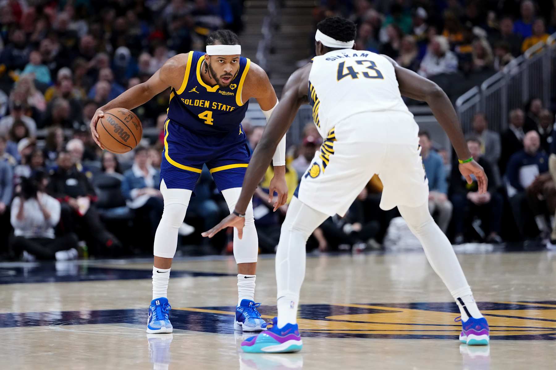INDIANAPOLIS, INDIANA - FEBRUARY 08: Moses Moody #4 of the Golden State Warriors controls the ball against Pascal Siakam #43 of the Indiana Pacers in the third quarter at Gainbridge Fieldhouse on February 08, 2024 in Indianapolis, Indiana. NOTE TO USER: User expressly acknowledges and agrees that, by downloading and or using this photograph, User is consenting to the terms and conditions of the Getty Images License Agreement. (Photo by Dylan Buell/Getty Images)