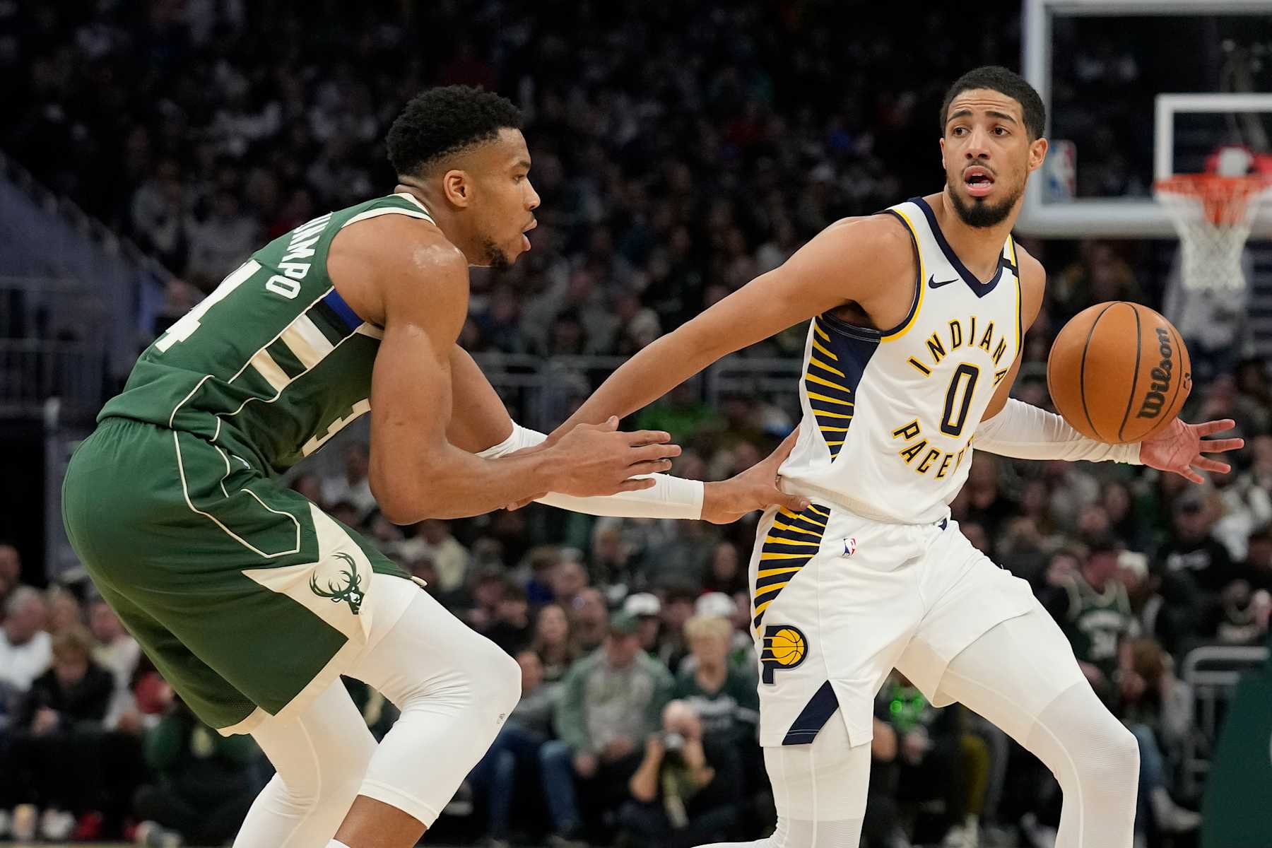 MILWAUKEE, WISCONSIN - JANUARY 01: Tyrese Haliburton #0 of the Indiana Pacers dribbles the ball against Giannis Antetokounmpo #34 of the Milwaukee Bucks during the second half at Fiserv Forum on January 01, 2024 in Milwaukee, Wisconsin. NOTE TO USER: User expressly acknowledges and agrees that, by downloading and or using this photograph, User is consenting to the terms and conditions of the Getty Images License Agreement (Photo by Patrick McDermott/Getty Images )