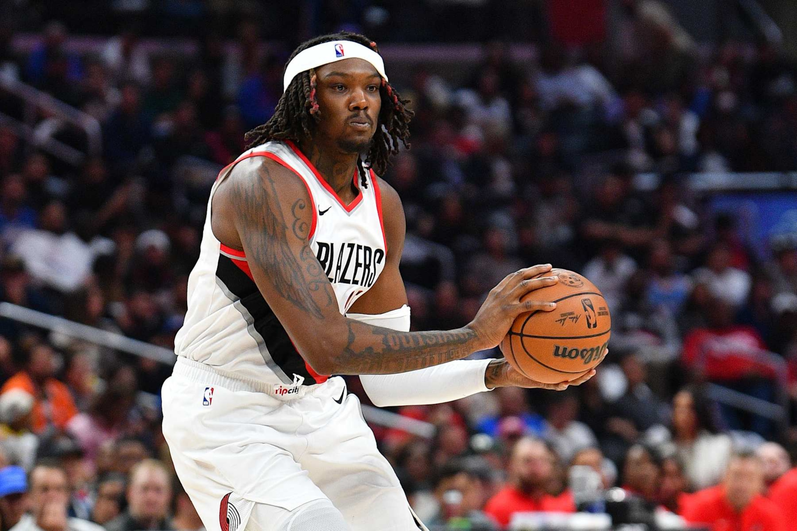 LOS ANGELES, CA - OCTOBER 25: Portland Trail Blazers center Robert Williams III (35) looks to make a pass during a NBA game between the Portland Trail Blazers and the Los Angeles Clippers on October 25, 2023 at Crypto.com Arena in Los Angeles, CA. (Photo by Brian Rothmuller/Icon Sportswire via Getty Images)