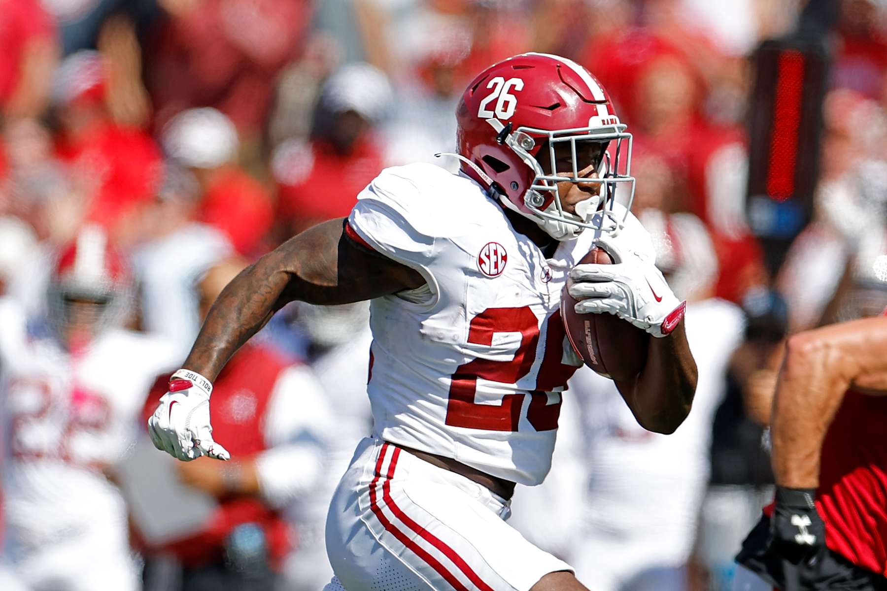 MADISON, WISCONSIN - SEPTEMBER 14: Jam Miller #26 of the Alabama Crimson Tide runs for a 34 yard touchdown run in the third quarter against the Wisconsin Badgers at Camp Randall Stadium on September 14, 2024 in Madison, Wisconsin. (Photo by John Fisher/Getty Images)