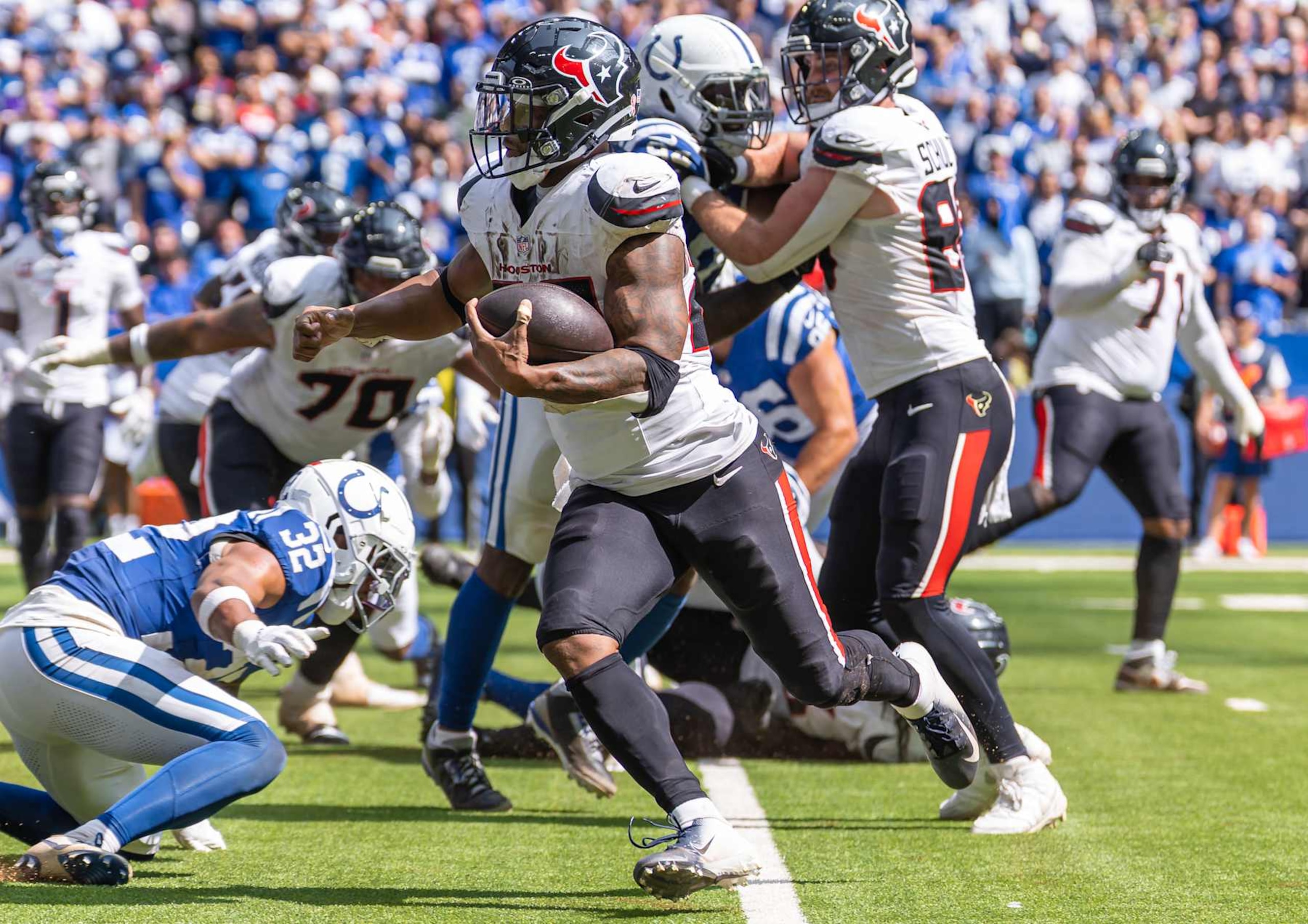INDIANAPOLIS, INDIANA - SEPTEMBER 8: Joe Mixon #28 of the Houston Texans runs the ball during the game against the Indianapolis Colts at Lucas Oil Stadium on September 8, 2024 in Indianapolis, Indiana. (Photo by Michael Hickey/Getty Images)