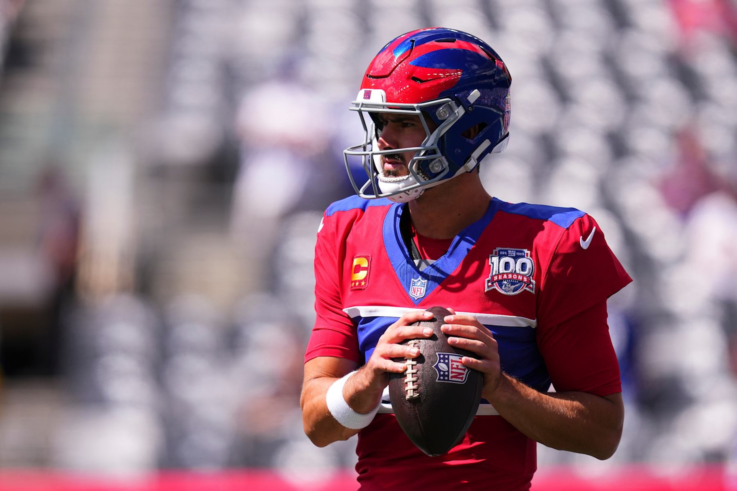 EAST RUTHERFORD, NEW JERSEY - SEPTEMBER 8: Daniel Jones #8 of the New York Giants warms up against the Minnesota Vikings at MetLife Stadium on September 8, 2024 in East Rutherford, New Jersey. (Photo by Mitchell Leff/Getty Images) EAST RUTHERFORD, NEW JERSEY - SEPTEMBER 8: Daniel Jones #8 of the New York Giants warms up against the Minnesota Vikings at MetLife Stadium on September 8, 2024 in East Rutherford, New Jersey. (Photo by Mitchell Leff/Getty Images)
