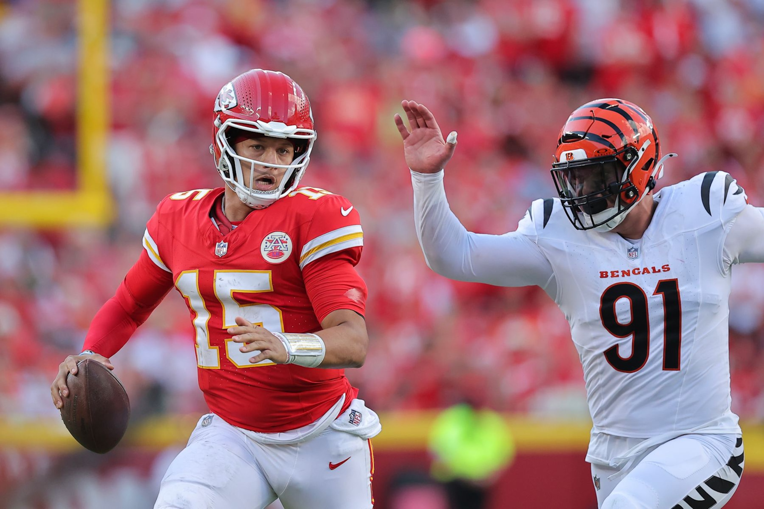 KANSAS CITY, MISSOURI - SEPTEMBER 15: Trey Hendrickson #91 of the Cincinnati Bengals pressures quarterback Patrick Mahomes #15 of the Kansas City Chiefs during the third quarter at GEHA Field at Arrowhead Stadium on September 15, 2024 in Kansas City, Missouri. (Photo by David Eulitt/Getty Images)