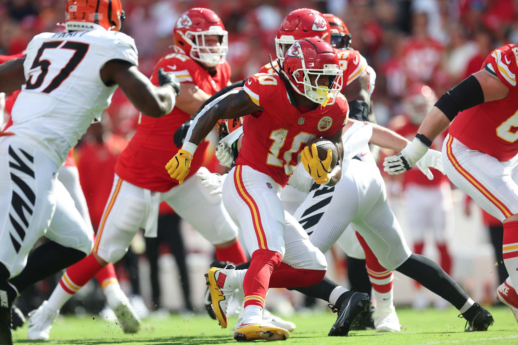 KANSAS CITY, MISSOURI - SEPTEMBER 15: Isiah Pacheco #10 of the Kansas City Chiefs runs with the ball against the Cincinnati Bengals during the first quarter at GEHA Field at Arrowhead Stadium on September 15, 2024 in Kansas City, Missouri. (Photo by Jamie Squire/Getty Images)