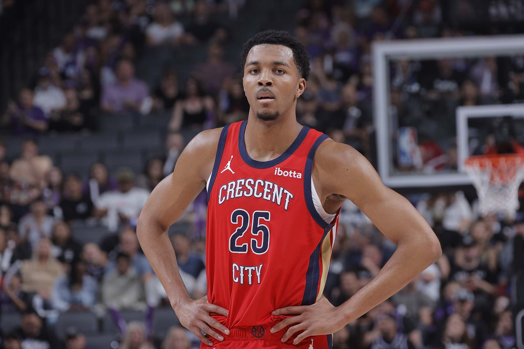 SACRAMENTO, CA - APRIL 11: Trey Murphy #25 of the New Orleans Pelicans looks on during the game against the Sacramento Kings on April 11, 2024 at Golden 1 Center in Sacramento, California. NOTE TO USER: User expressly acknowledges and agrees that, by downloading and or using this photograph, User is consenting to the terms and conditions of the Getty Images Agreement. Mandatory Copyright Notice: Copyright 2024 NBAE (Photo by Rocky Widner/NBAE via Getty Images)