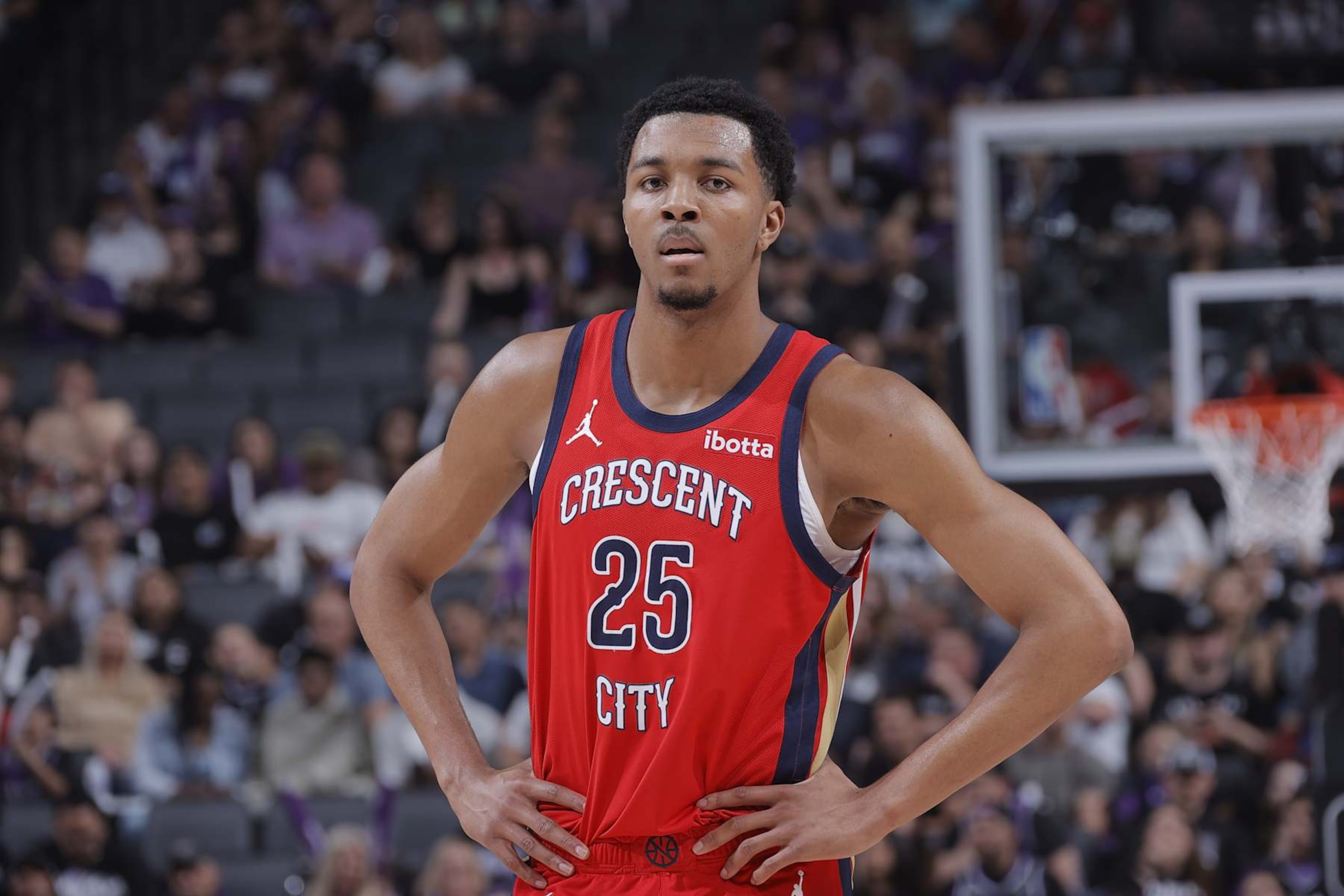 SACRAMENTO, CA - APRIL 11: Trey Murphy #25 of the New Orleans Pelicans looks on during the game against the Sacramento Kings on April 11, 2024 at Golden 1 Center in Sacramento, California. NOTE TO USER: User expressly acknowledges and agrees that, by downloading and or using this photograph, User is consenting to the terms and conditions of the Getty Images Agreement. Mandatory Copyright Notice: Copyright 2024 NBAE (Photo by Rocky Widner/NBAE via Getty Images) SACRAMENTO, CA - APRIL 11: Trey Murphy #25 of the New Orleans Pelicans looks on during the game against the Sacramento Kings on April 11, 2024 at Golden 1 Center in Sacramento, California. NOTE TO USER: User expressly acknowledges and agrees that, by downloading and or using this photograph, User is consenting to the terms and conditions of the Getty Images Agreement. Mandatory Copyright Notice: Copyright 2024 NBAE (Photo by Rocky Widner/NBAE via Getty Images)