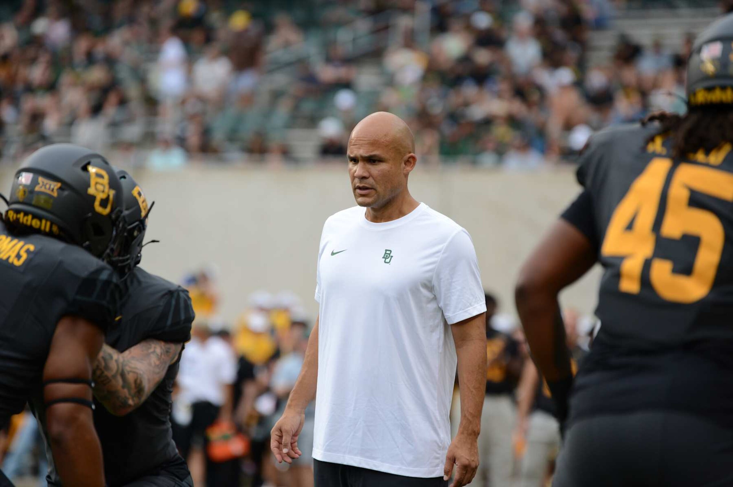 WACO, TX - SEPTEMBER 14: Baylor Bears head coach Dave Aranda coaches during warm ups prior to game between the Air Force Falcons and the Baylor Bears on September 14, 2024 at McLane Stadium in Waco, TX. (Photo by John Rivera/Icon Sportswire via Getty Images) WACO, TX - SEPTEMBER 14: Baylor Bears head coach Dave Aranda coaches during warm ups prior to game between the Air Force Falcons and the Baylor Bears on September 14, 2024 at McLane Stadium in Waco, TX. (Photo by John Rivera/Icon Sportswire via Getty Images)
