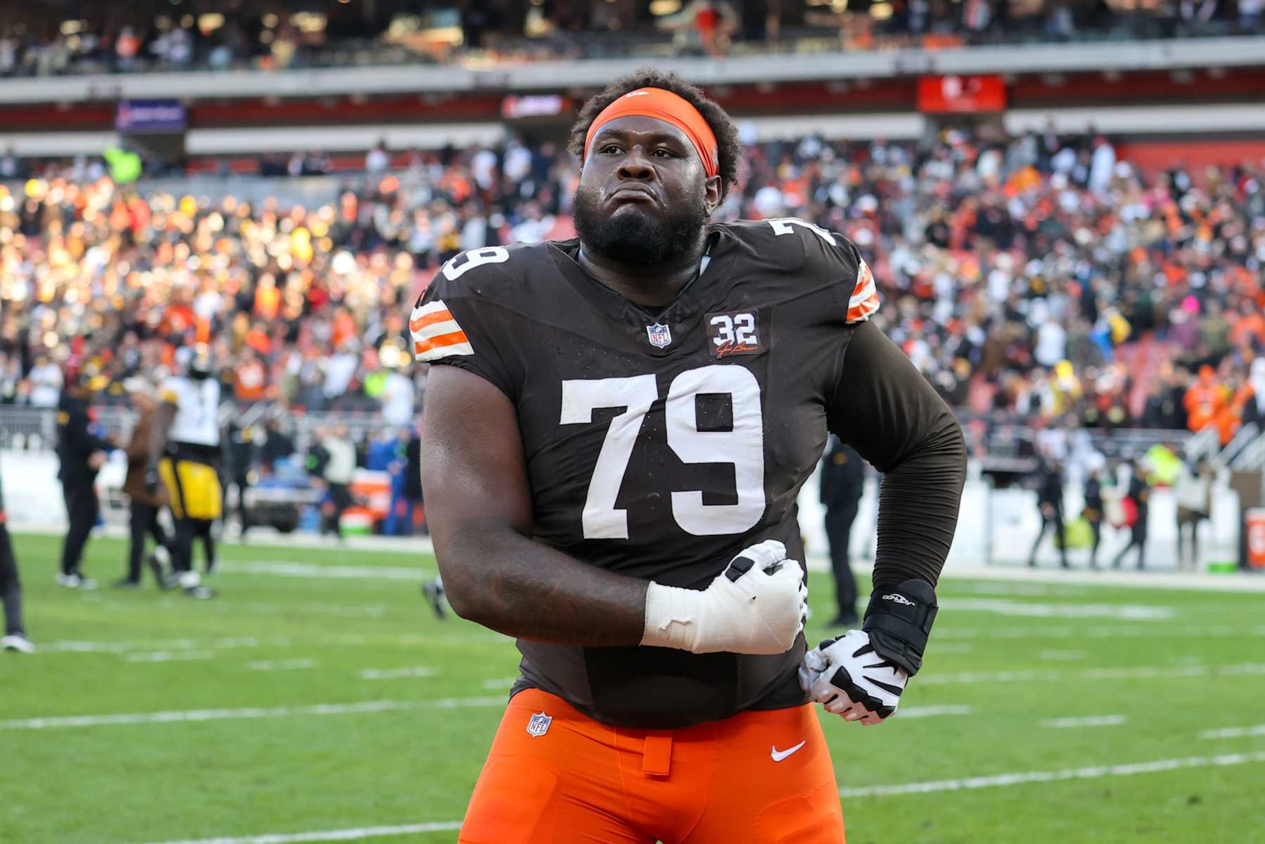 Browns OT Dawand Jones Browns OT Dawand Jones