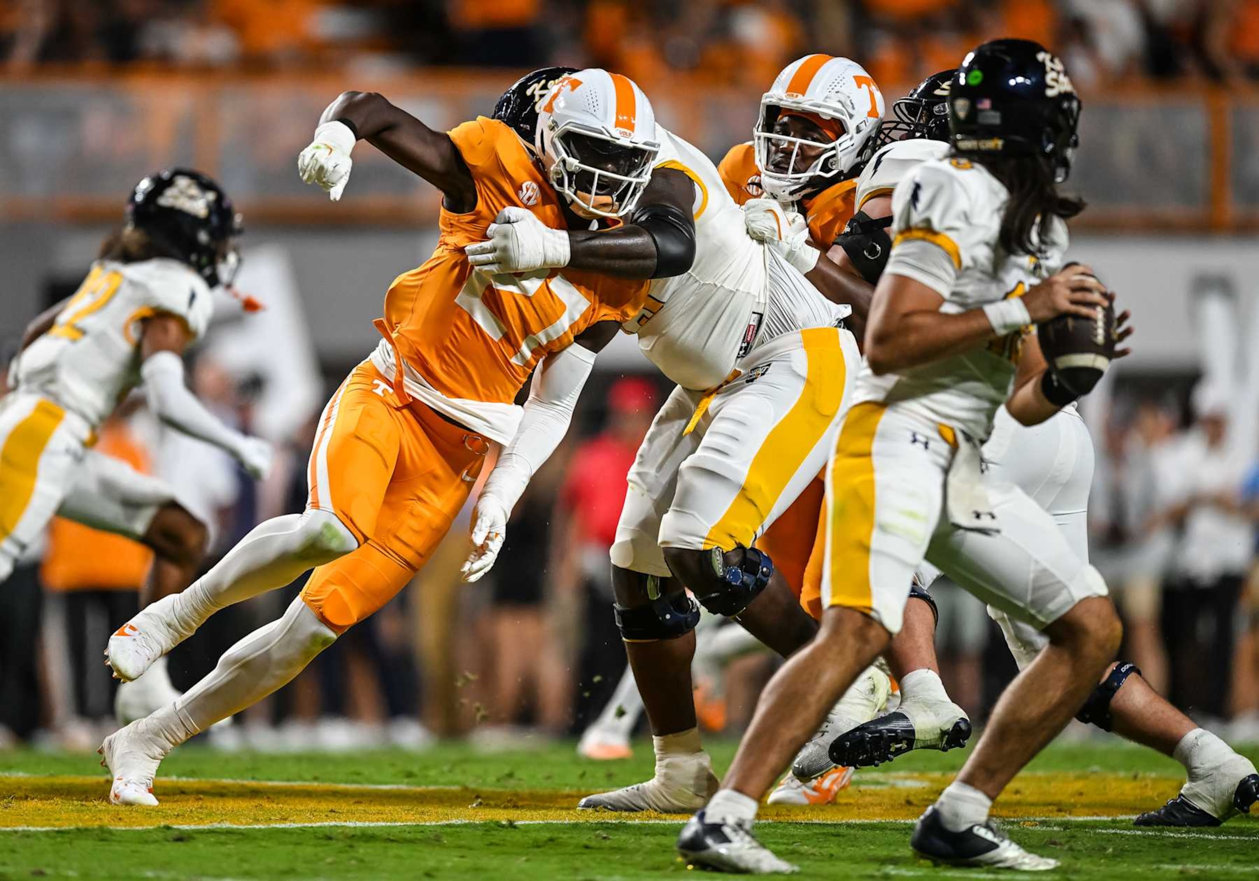 KNOXVILLE, TN - SEPTEMBER 14: Tennessee Volunteers defensive lineman James Pearce Jr. (27) rushes around Kent State Golden Flashes offensive lineman Jimto Obidegwu (73) during the college football game between the Tennessee Volunteers and the Kent State Golden Flashes on September 14, 2024, at Neyland Stadium in Knoxville, TN. (Photo by Bryan Lynn/Icon Sportswire via Getty Images) KNOXVILLE, TN - SEPTEMBER 14: Tennessee Volunteers defensive lineman James Pearce Jr. (27) rushes around Kent State Golden Flashes offensive lineman Jimto Obidegwu (73) during the college football game between the Tennessee Volunteers and the Kent State Golden Flashes on September 14, 2024, at Neyland Stadium in Knoxville, TN. (Photo by Bryan Lynn/Icon Sportswire via Getty Images)