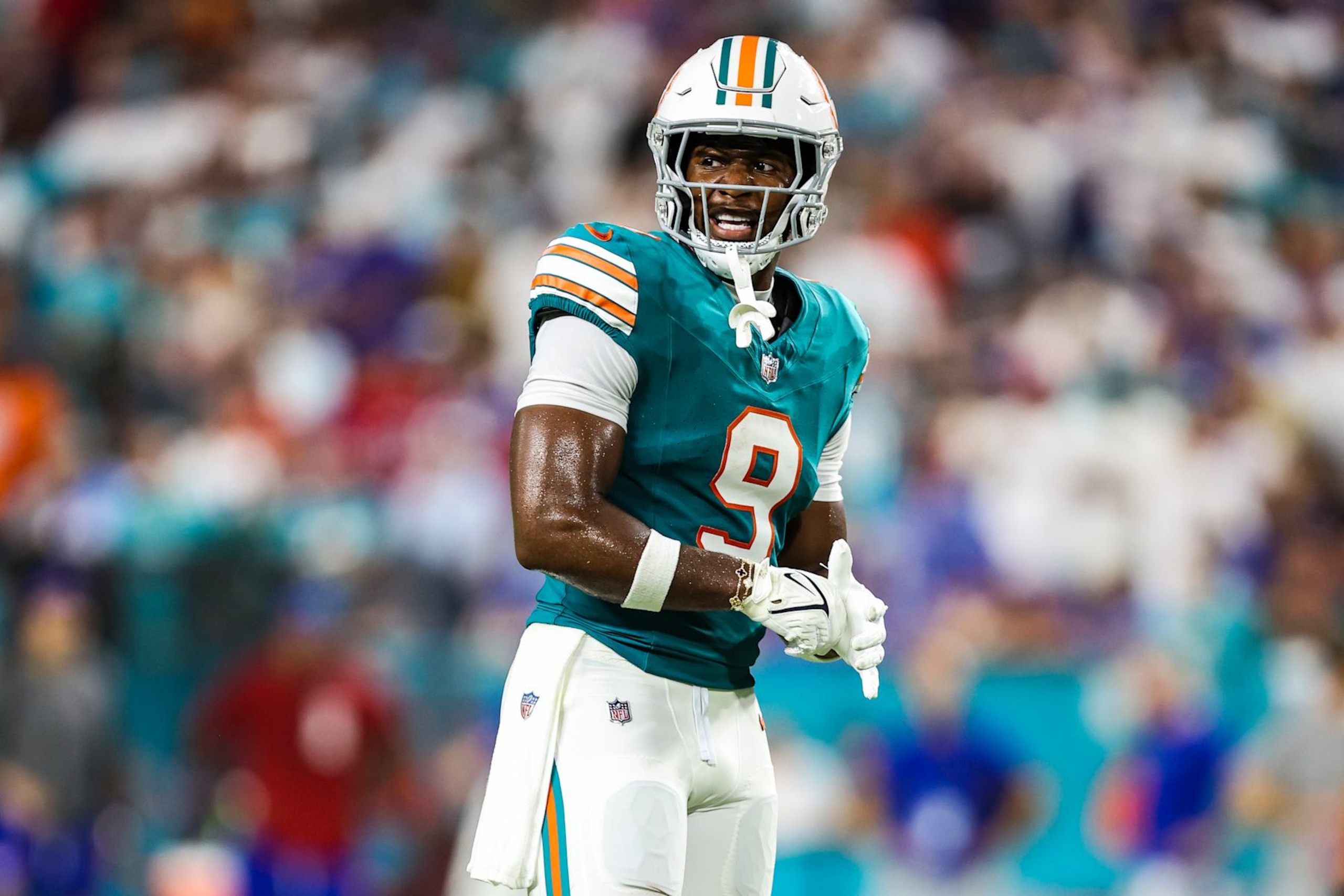 MIAMI GARDENS, FL - SEPTEMBER 12: Jonnu Smith #9 of the Miami Dolphins lines up before the snap during an NFL football game against the Buffalo Bills at Hard Rock Stadium on September 12, 2024 in Miami Gardens, FL. (Photo by Perry Knotts/Getty Images)