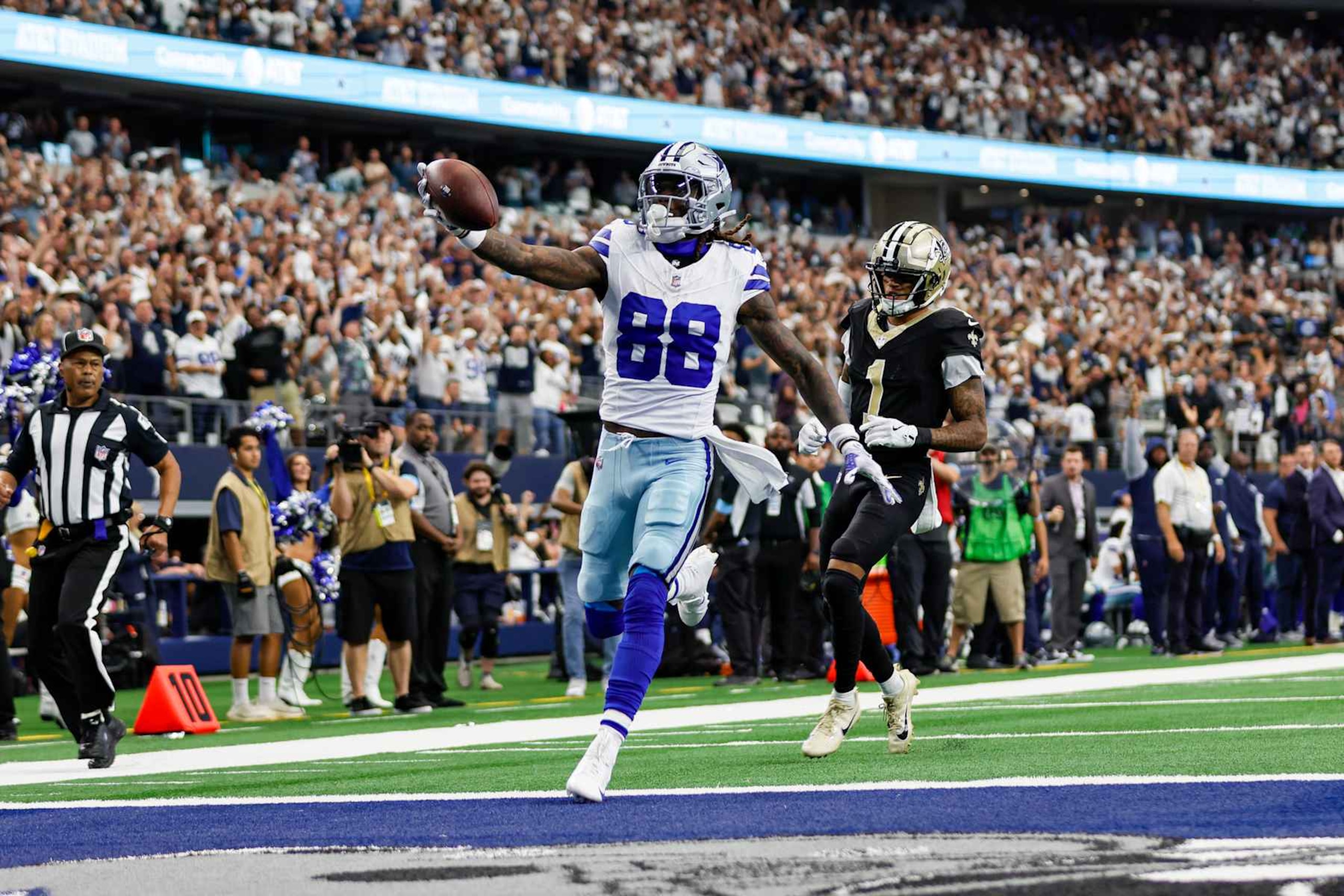 ARLINGTON, TX - SEPTEMBER 15: Dallas Cowboys wide receiver CeeDee Lamb (88) scores a touchdown during the game between the Dallas Cowboys and the New Orleans Saints on September 15, 2024 at AT&T Stadium in Arlington, Texas. (Photo by Matthew Pearce/Icon Sportswire via Getty Images) ARLINGTON, TX - SEPTEMBER 15: Dallas Cowboys wide receiver CeeDee Lamb (88) scores a touchdown during the game between the Dallas Cowboys and the New Orleans Saints on September 15, 2024 at AT&T Stadium in Arlington, Texas. (Photo by Matthew Pearce/Icon Sportswire via Getty Images)