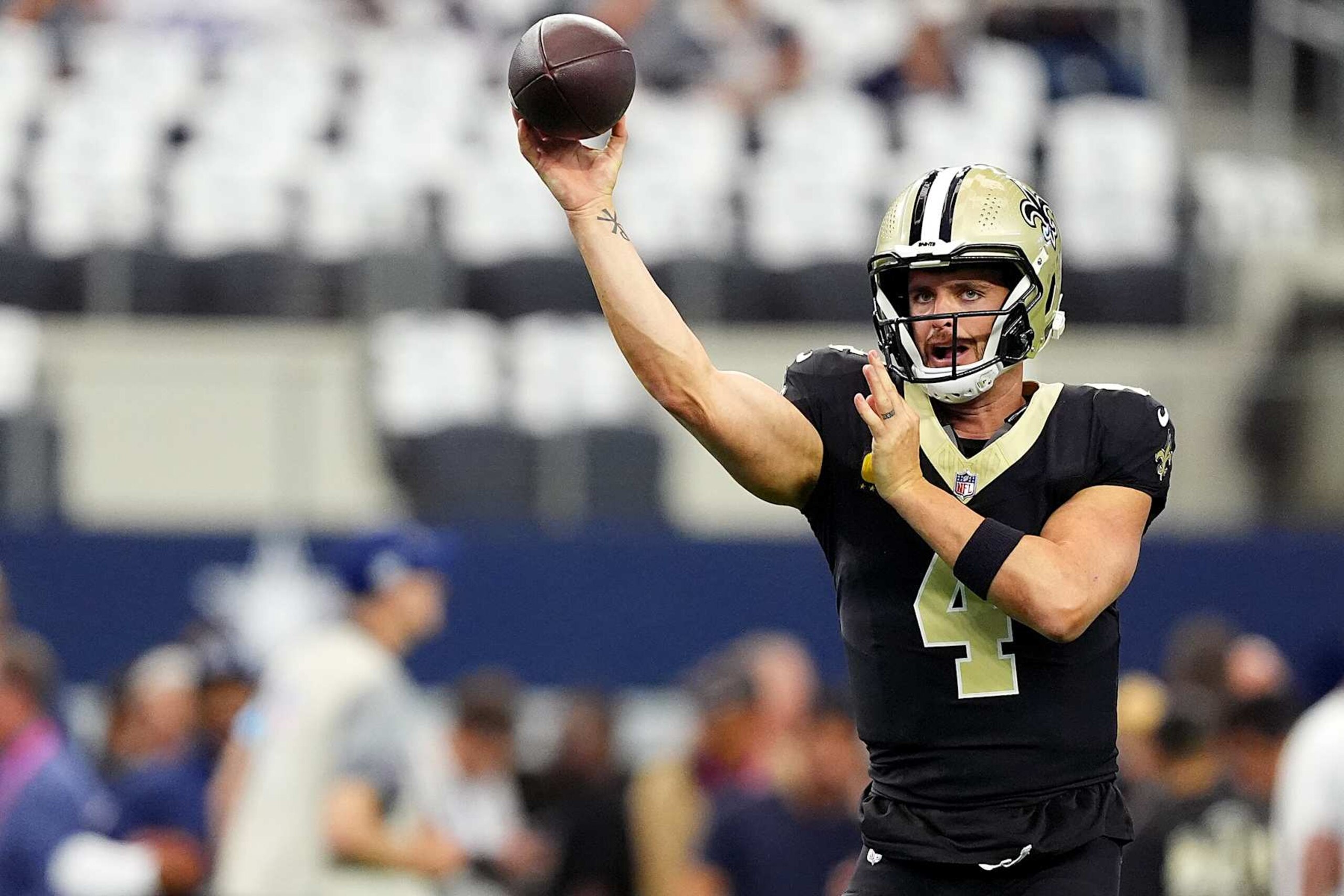 ARLINGTON, TEXAS - SEPTEMBER 15: Derek Carr #4 of the New Orleans Saints warms up prior to the game at AT&T Stadium on September 15, 2024 in Arlington, Texas. (Photo by Sam Hodde/Getty Images)